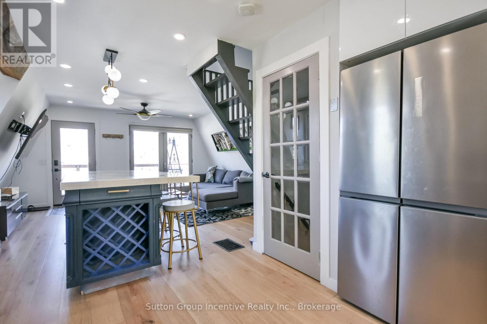 Beach House - Main Level - 203 Park Road, Tiny, ON - Indoor