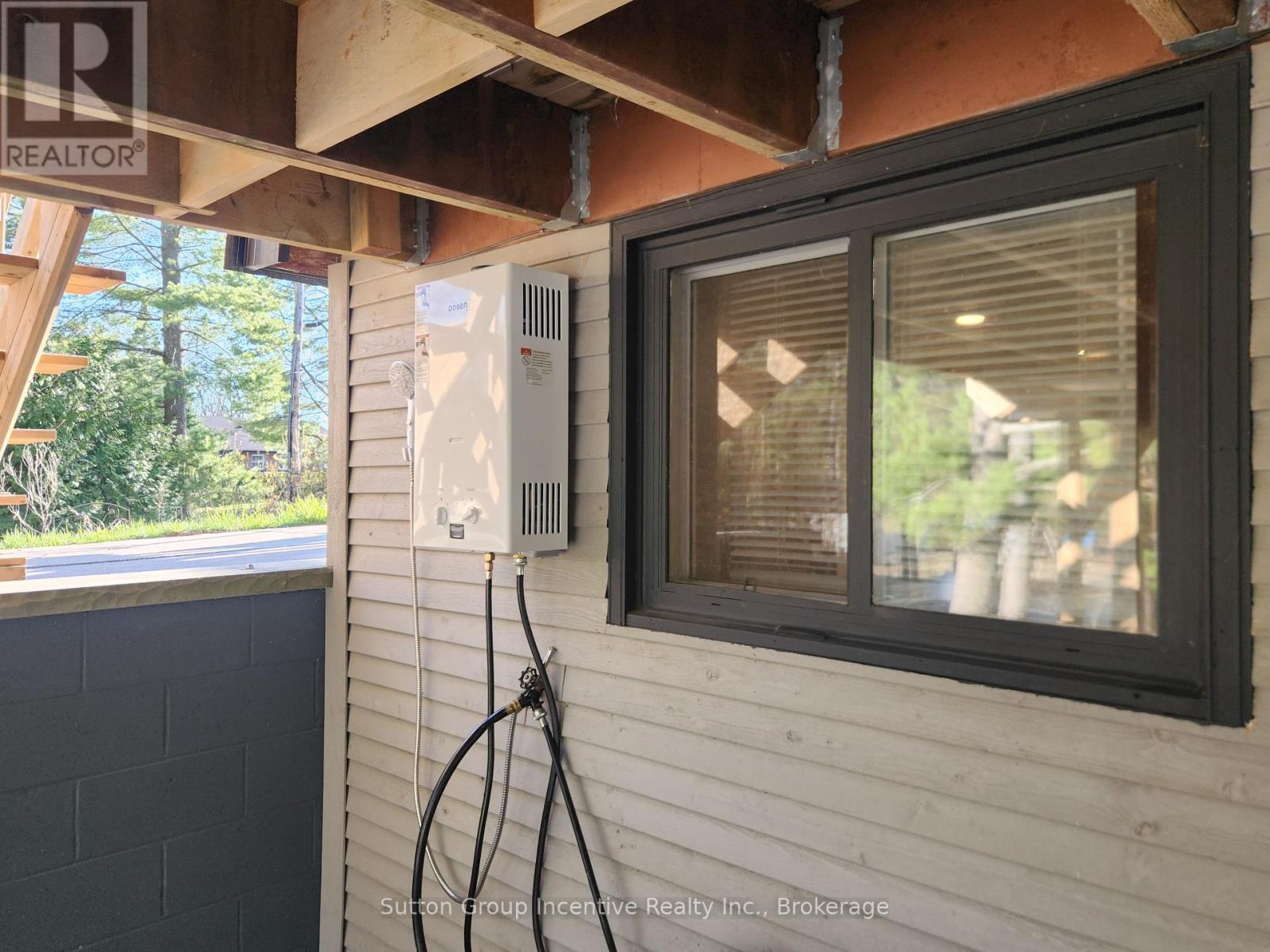Beach House - Outdoor Shower - 203 Park Road, Tiny, ON - Outdoor With Exterior