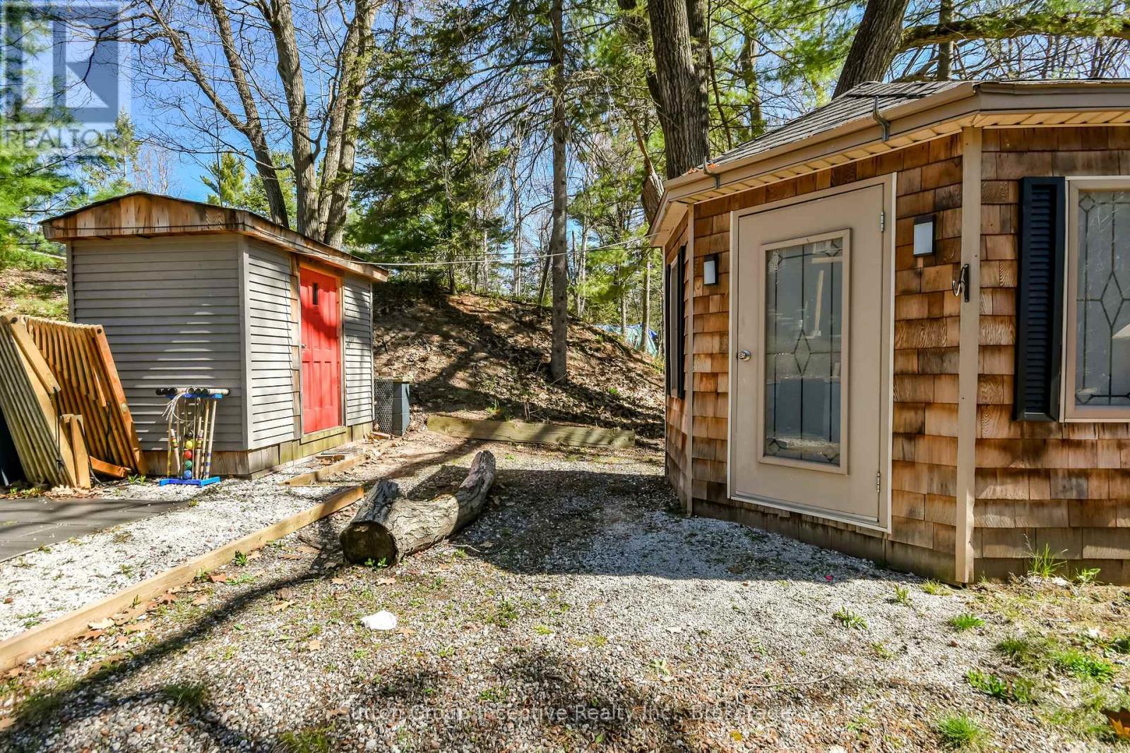 Bunkie and Changeroom/Garden Shed - 203 Park Road, Tiny, ON - Outdoor