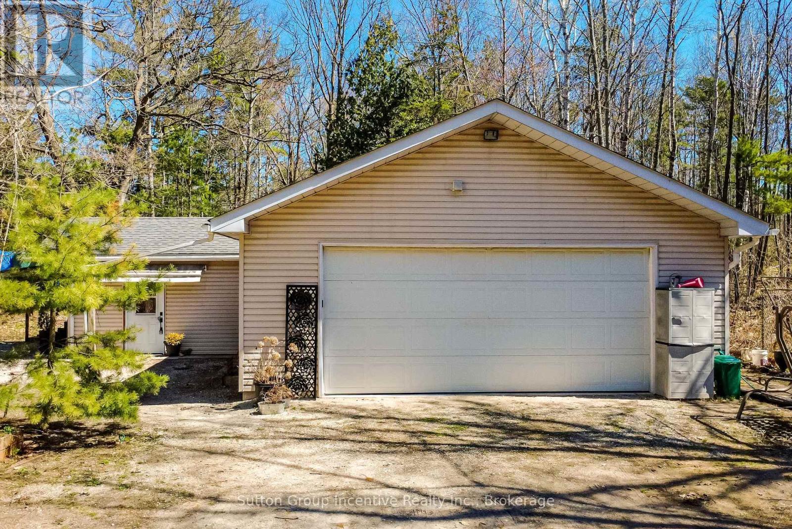 Two-Car Garage - 203 Park Road, Tiny, ON - Outdoor