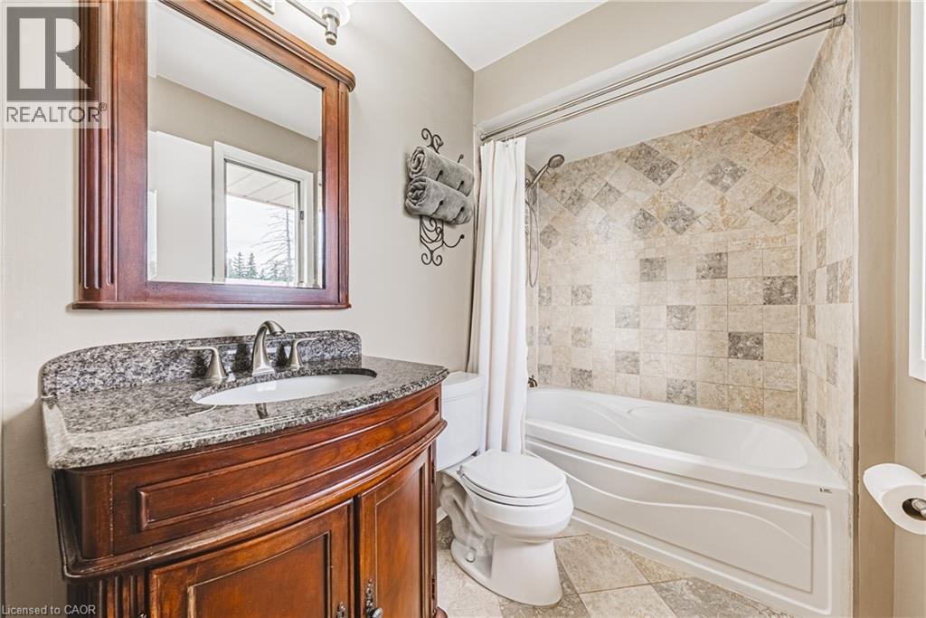2276 Binbrook Road, Hamilton, ON - Indoor Photo Showing Bathroom