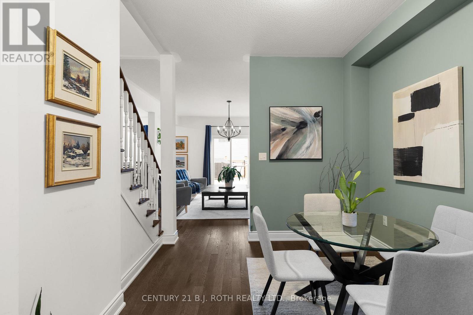 29 Alaskan Heights, Barrie, ON - Indoor Photo Showing Dining Room