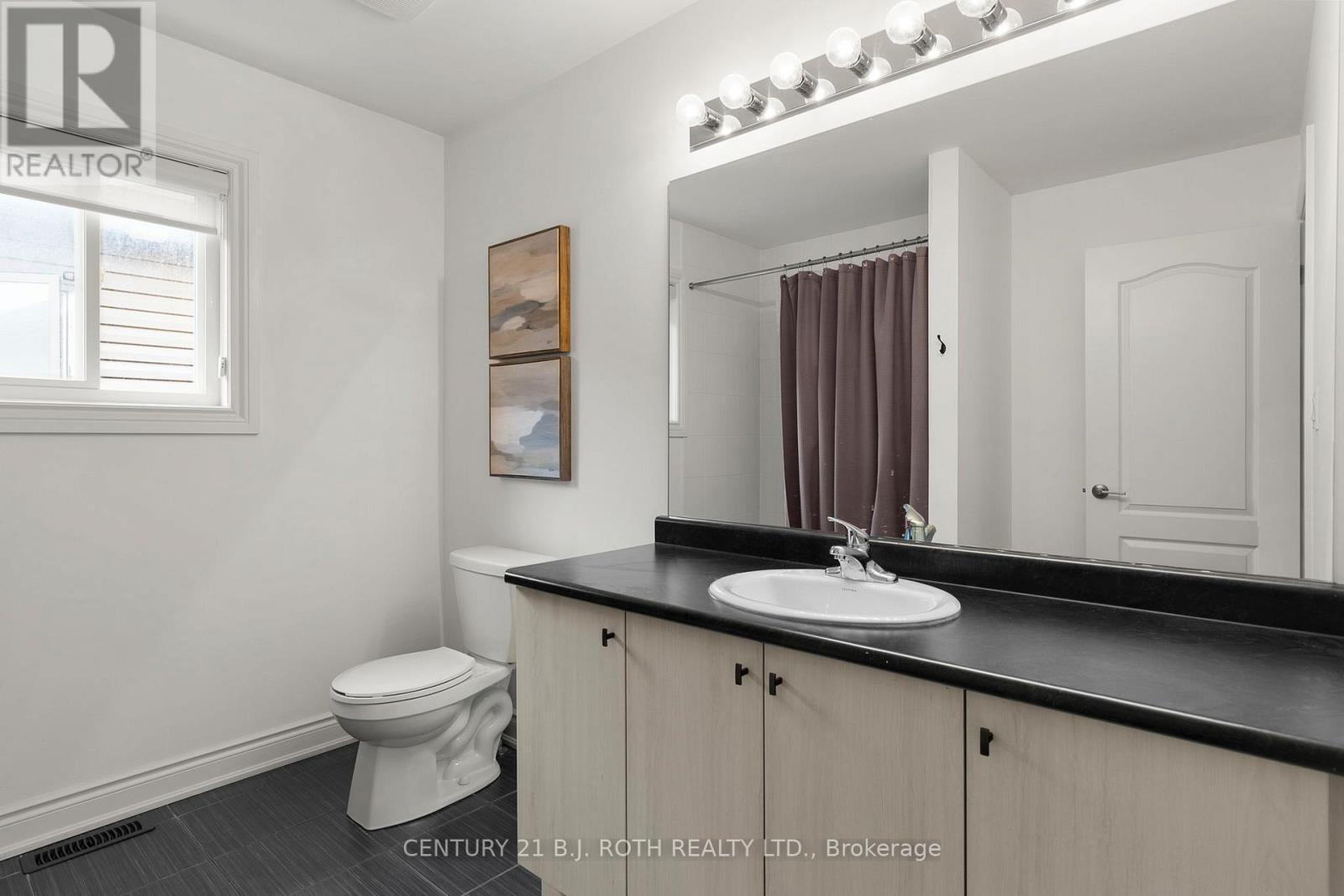 29 Alaskan Heights, Barrie, ON - Indoor Photo Showing Bathroom