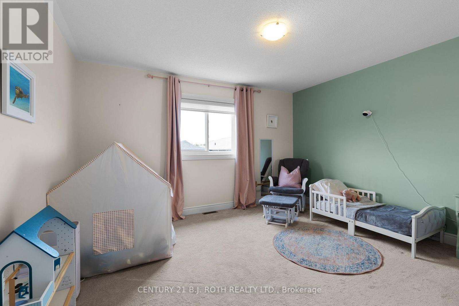 29 Alaskan Heights, Barrie, ON - Indoor Photo Showing Bedroom