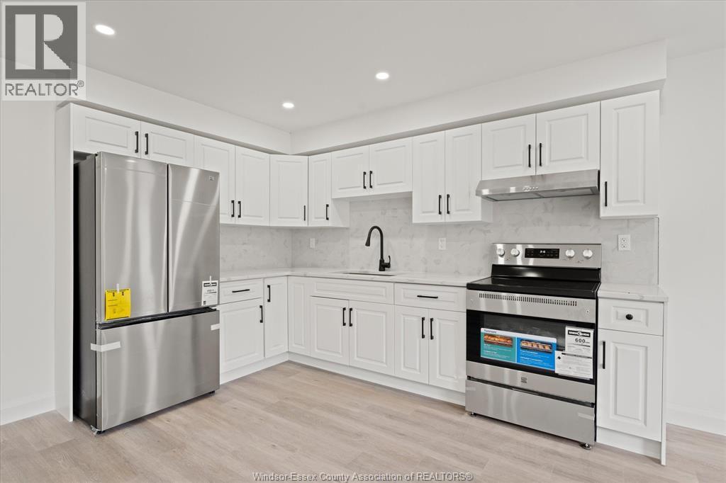 702 Pierre Unit# 7, Windsor, ON - Indoor Photo Showing Kitchen