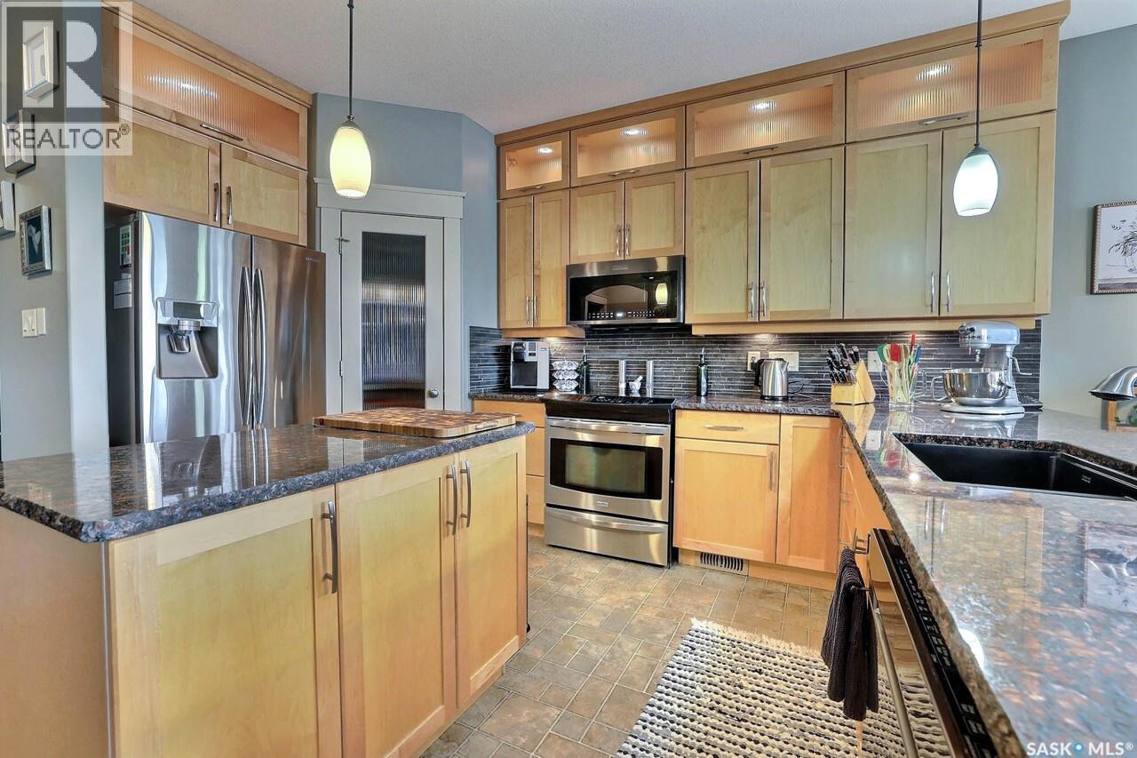 225 Willow Ridge Drive, Pilot Butte, SK - Indoor Photo Showing Kitchen With Stainless Steel Kitchen With Upgraded Kitchen