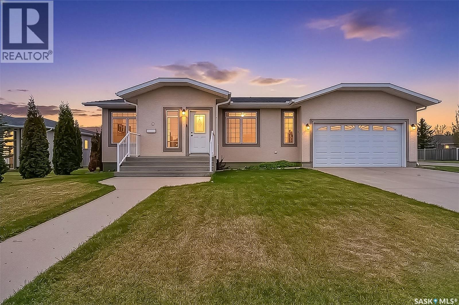 16 Flax Road, Moose Jaw, SK - Outdoor With Facade