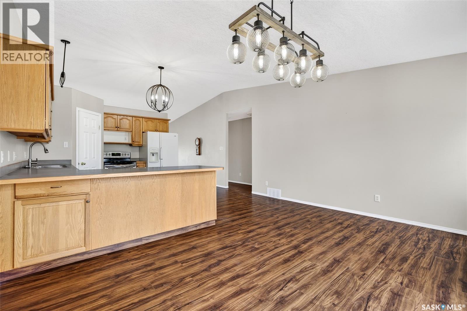 16 Flax Road, Moose Jaw, SK - Indoor Photo Showing Kitchen