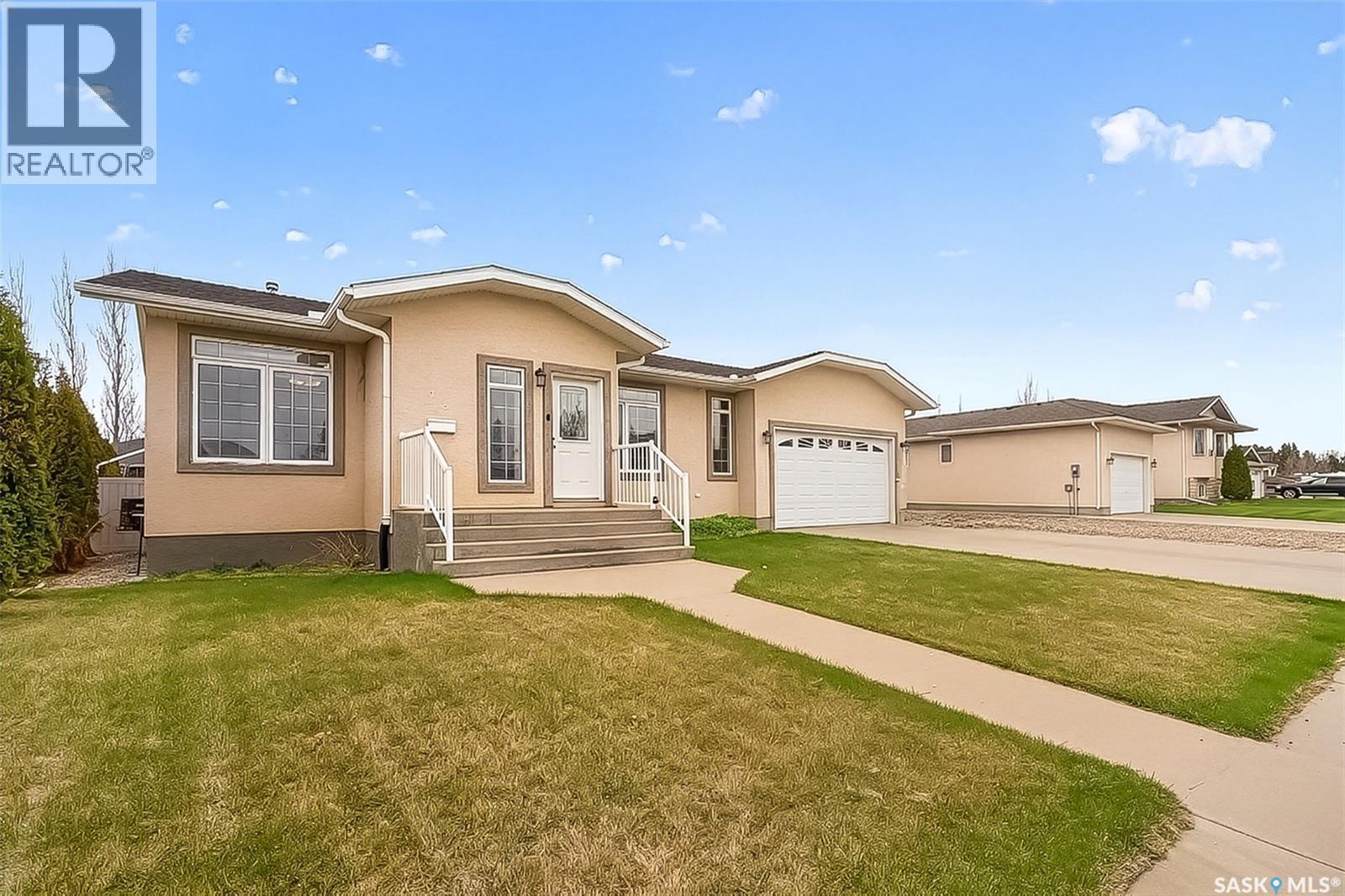 16 Flax Road, Moose Jaw, SK - Outdoor