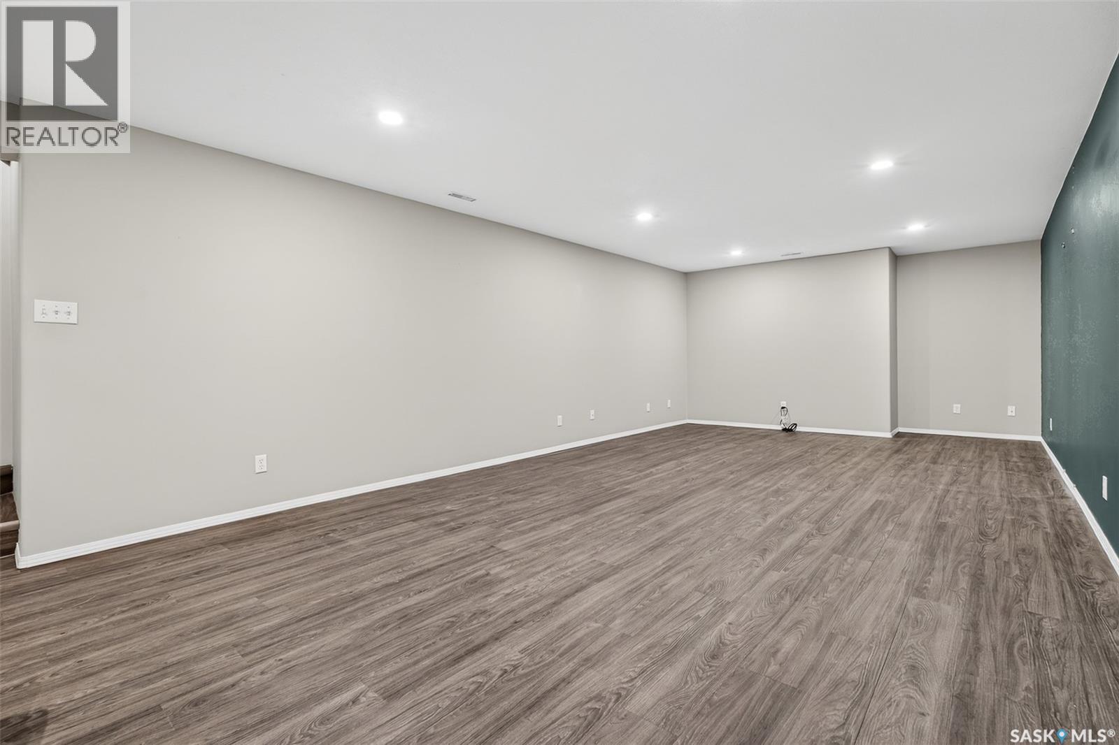 16 Flax Road, Moose Jaw, SK - Indoor