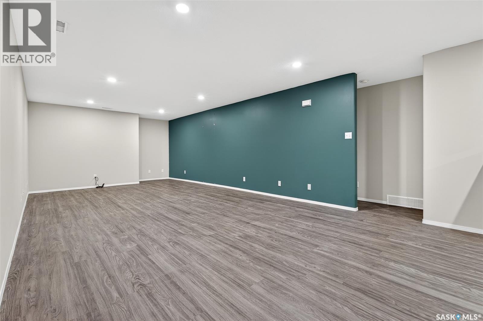 16 Flax Road, Moose Jaw, SK - Indoor