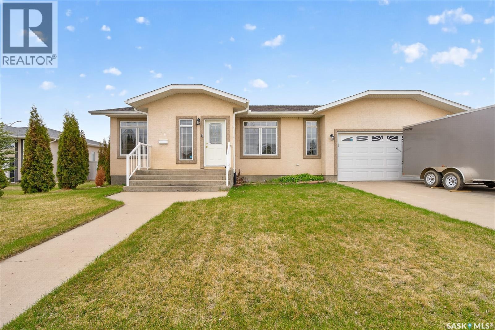 16 Flax Road, Moose Jaw, SK - Outdoor With Facade