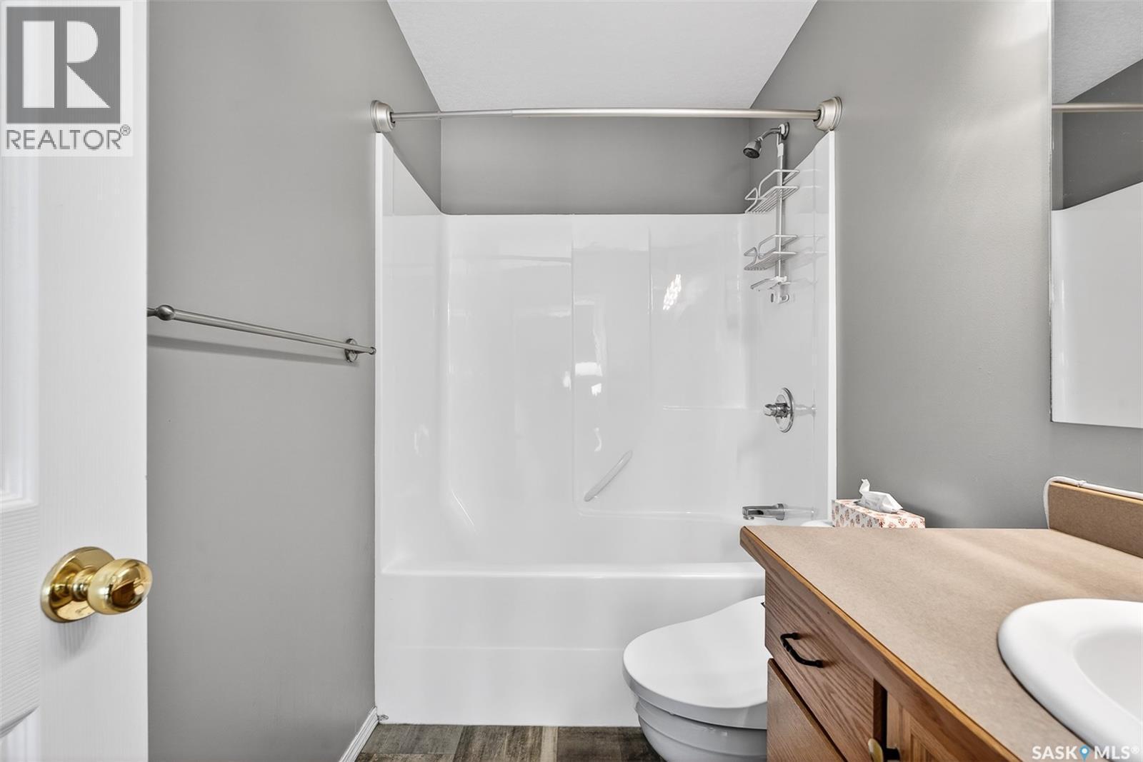 16 Flax Road, Moose Jaw, SK - Indoor Photo Showing Bathroom
