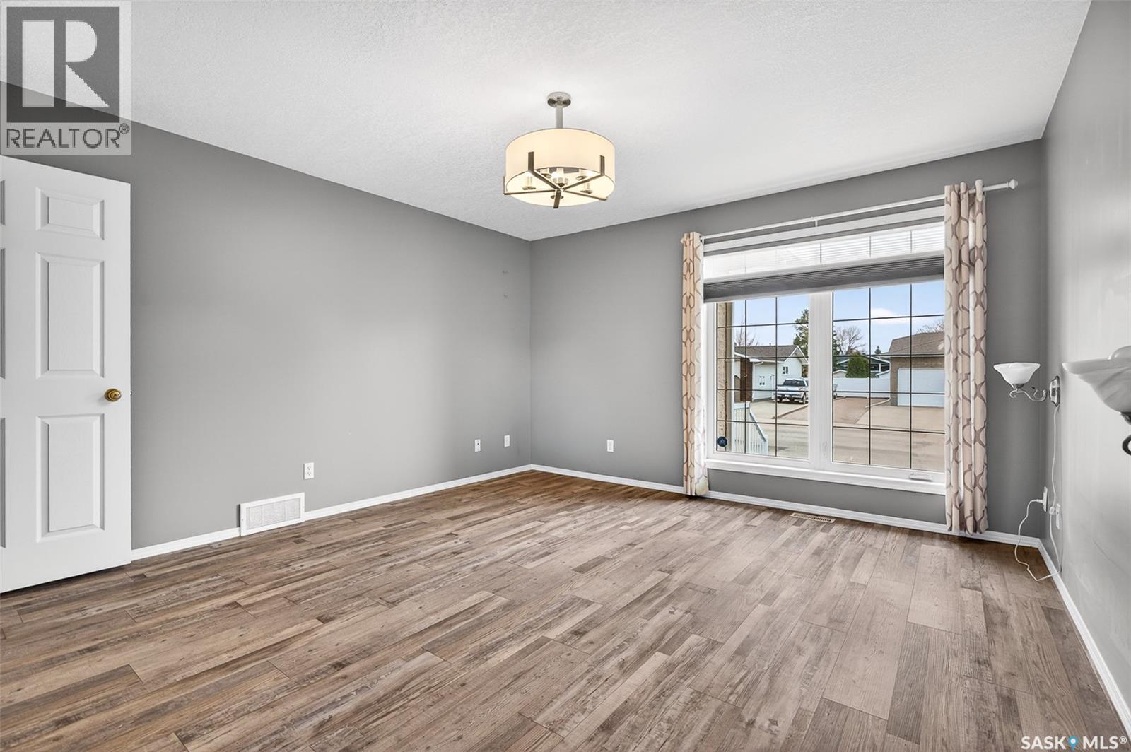 16 Flax Road, Moose Jaw, SK - Indoor Photo Showing Other Room