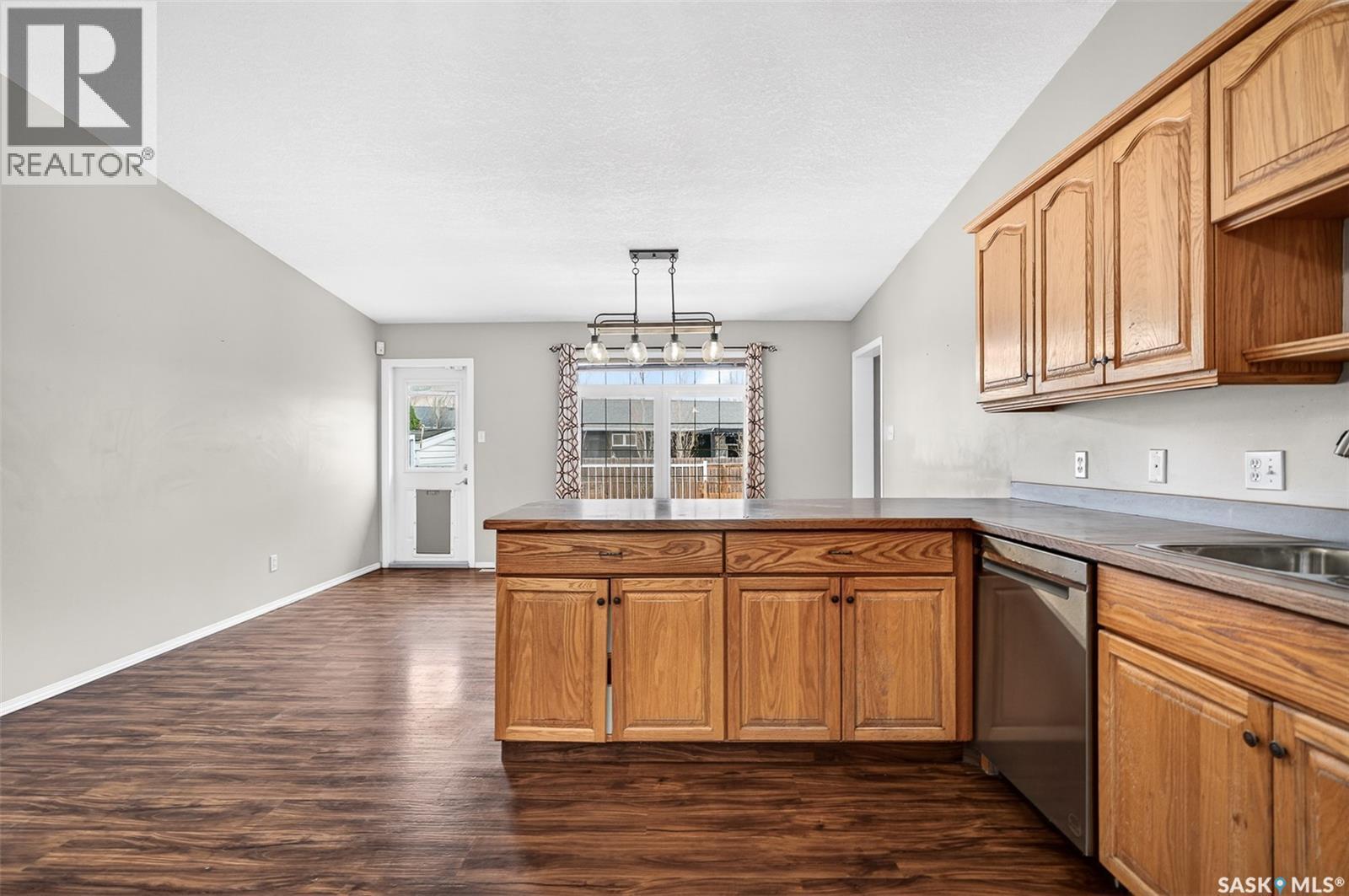16 Flax Road, Moose Jaw, SK - Indoor Photo Showing Kitchen