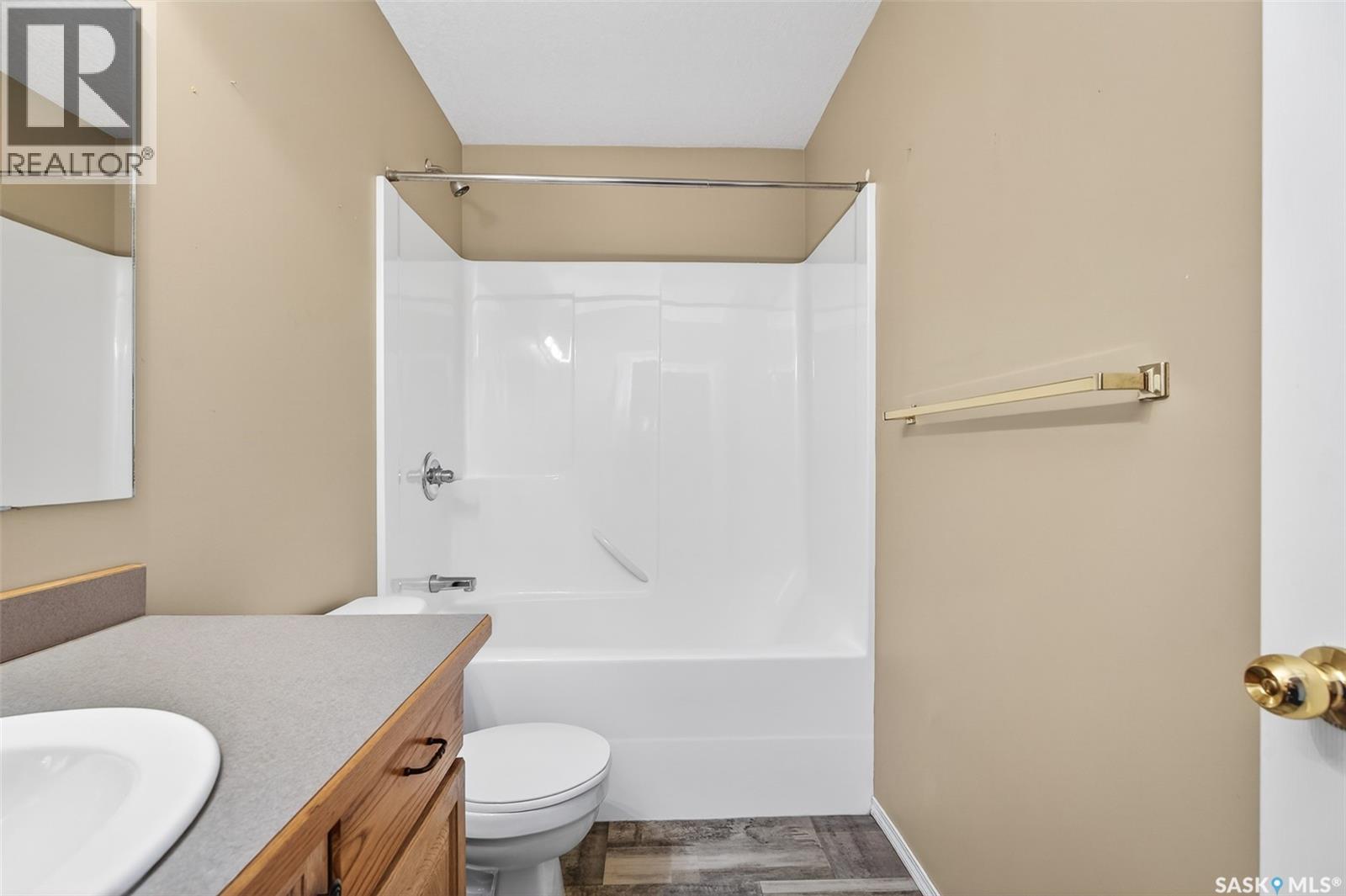 16 Flax Road, Moose Jaw, SK - Indoor Photo Showing Bathroom