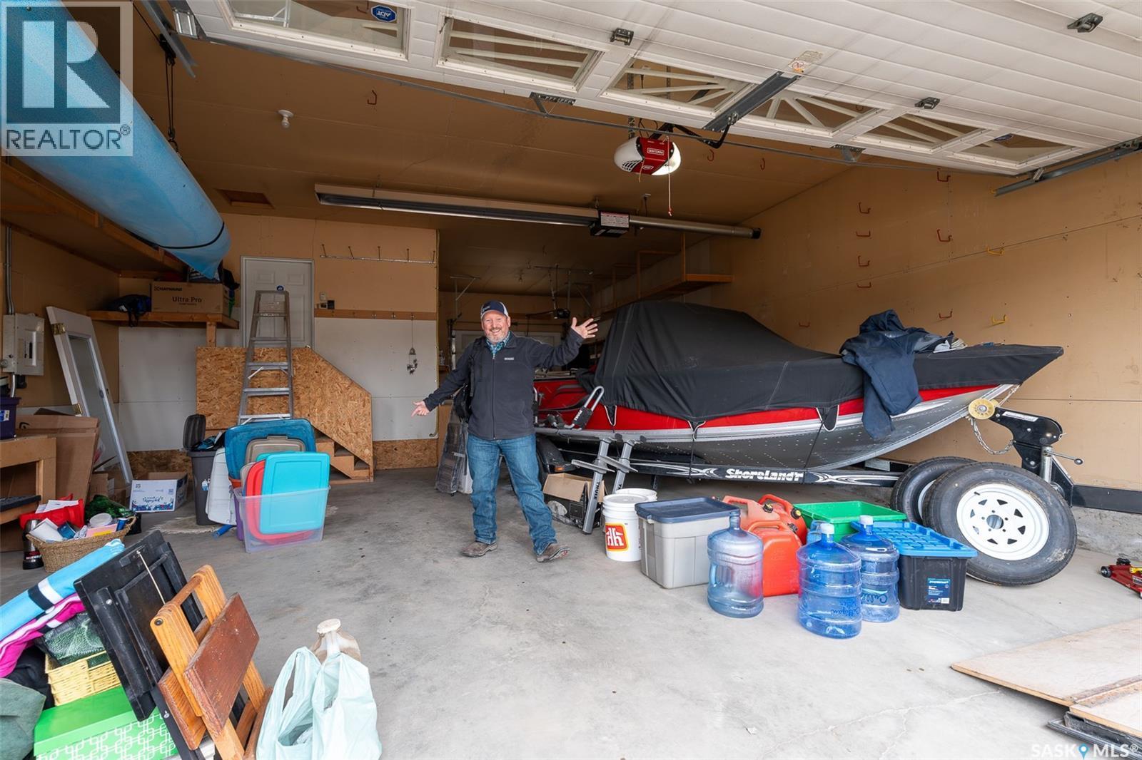 16 Flax Road, Moose Jaw, SK - Indoor Photo Showing Garage