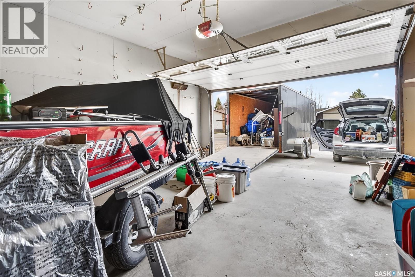 16 Flax Road, Moose Jaw, SK - Indoor Photo Showing Garage