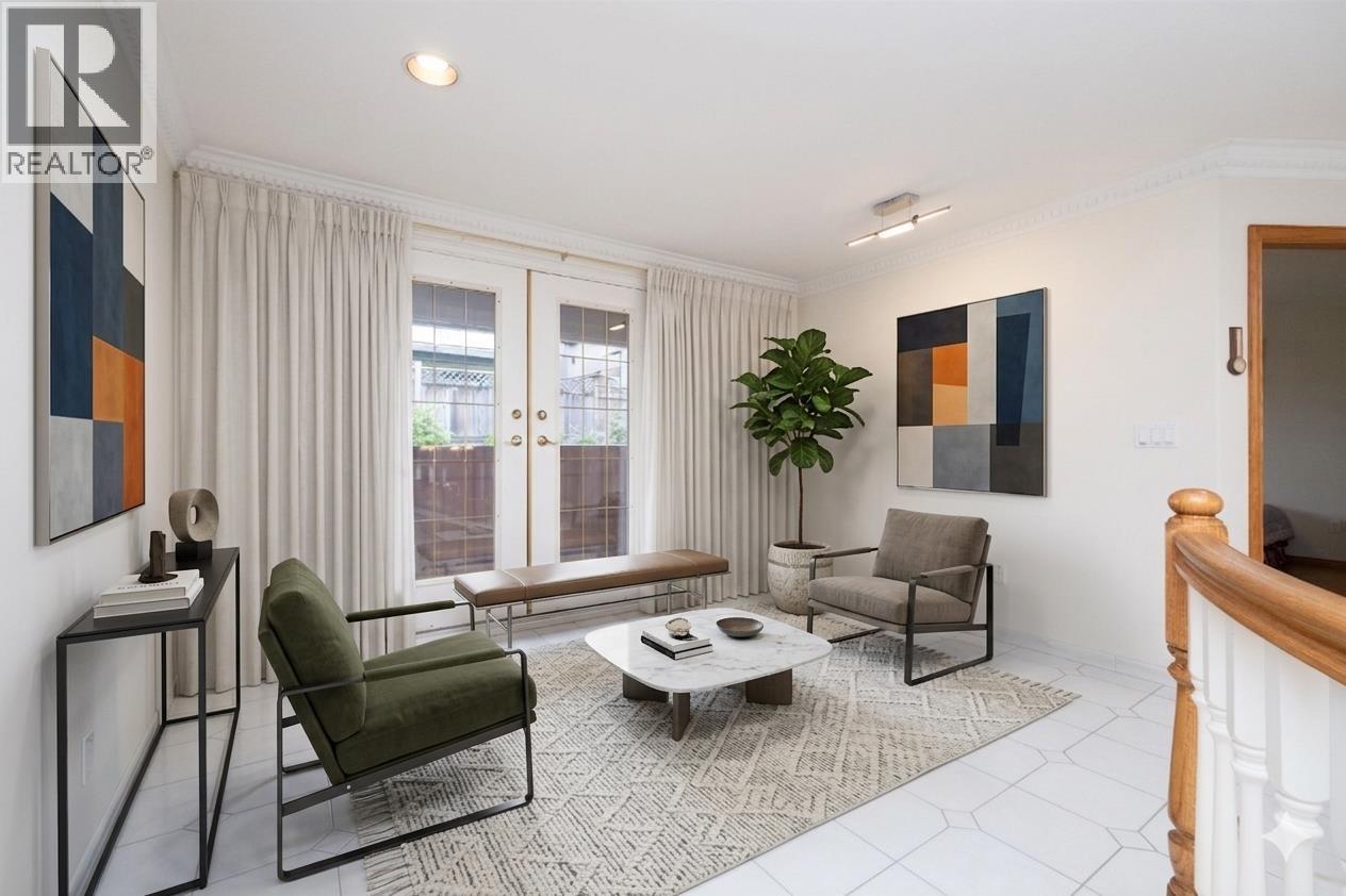 2248 Sicamous Avenue, Coquitlam, BC - Indoor Photo Showing Living Room