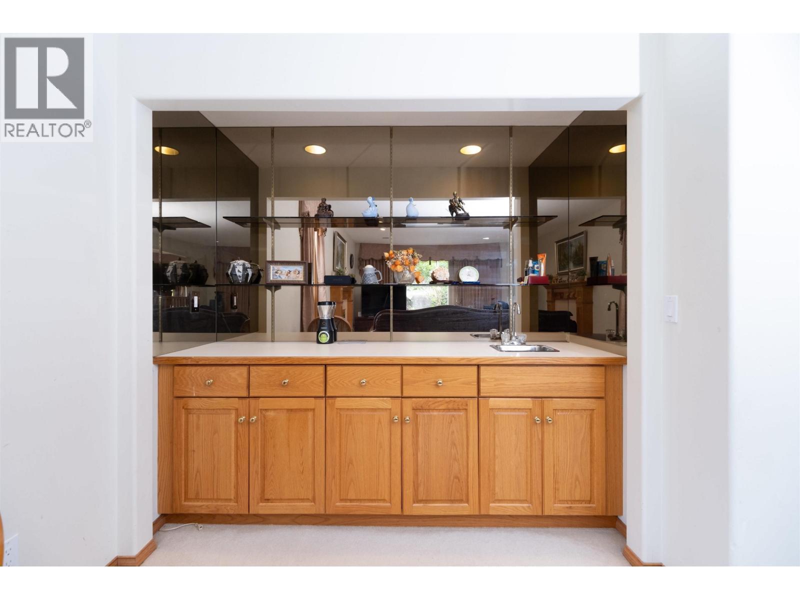 2248 Sicamous Avenue, Coquitlam, BC - Indoor Photo Showing Kitchen