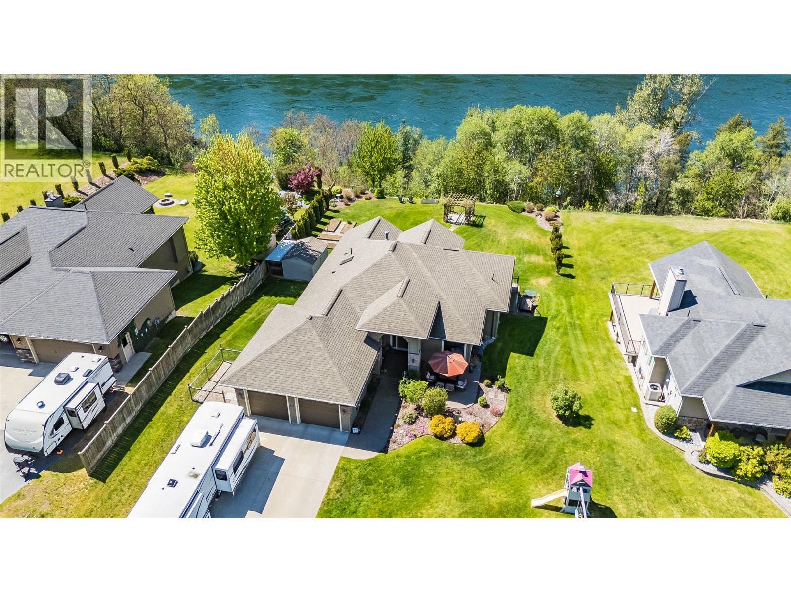 943 Riverview Place, Castlegar, BC - Outdoor With View