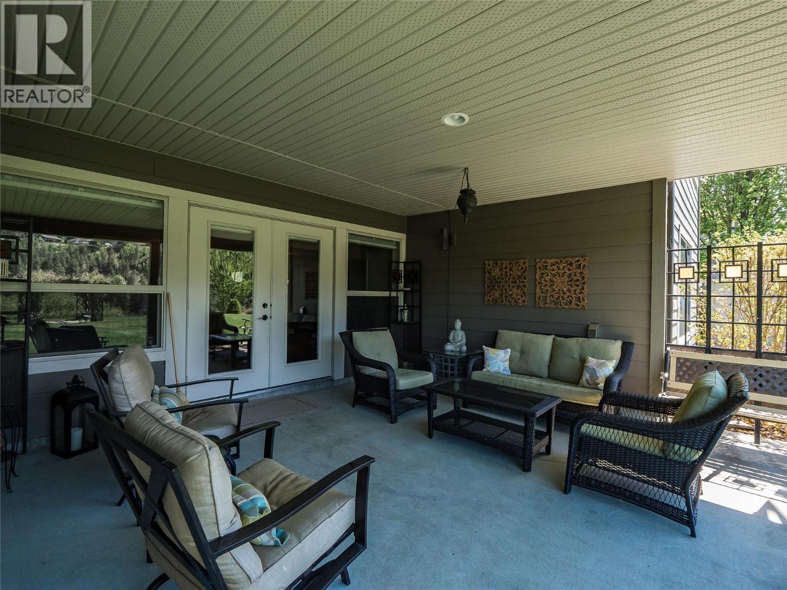 943 Riverview Place, Castlegar, BC - Outdoor With Deck Patio Veranda With Exterior