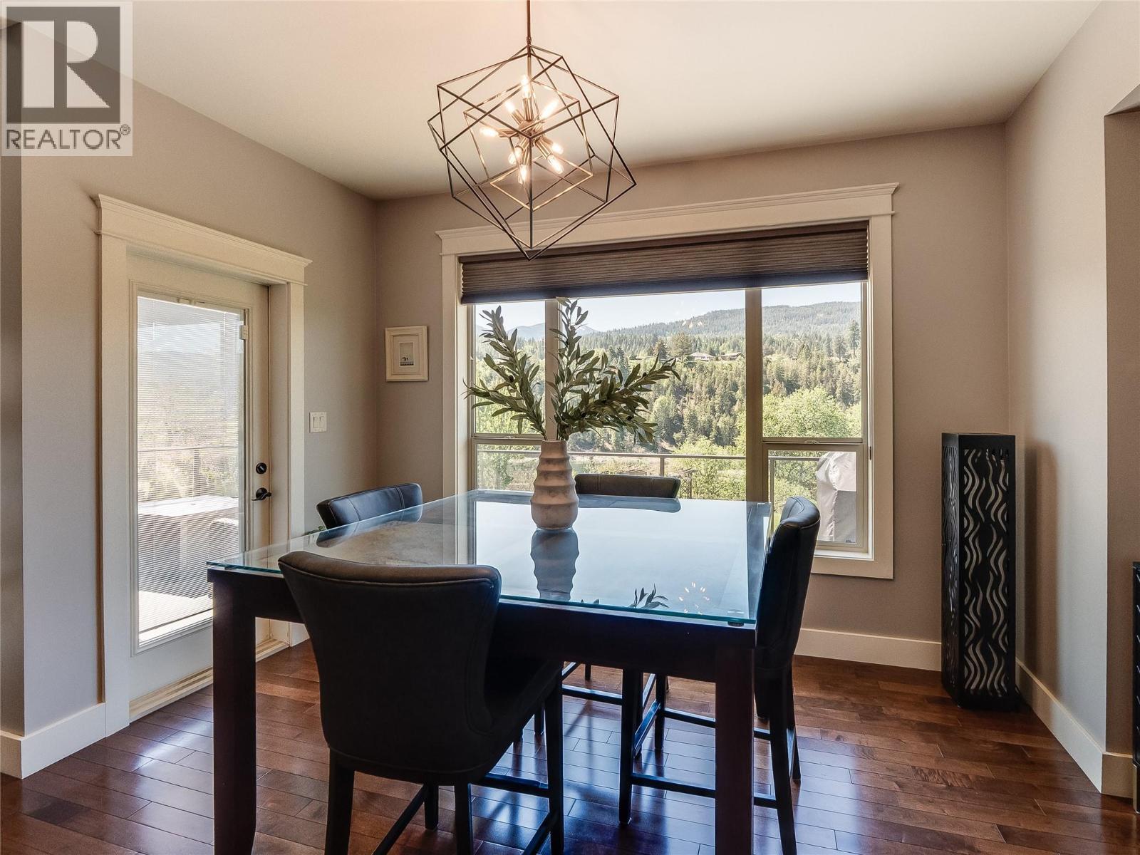 943 Riverview Place, Castlegar, BC - Indoor Photo Showing Dining Room