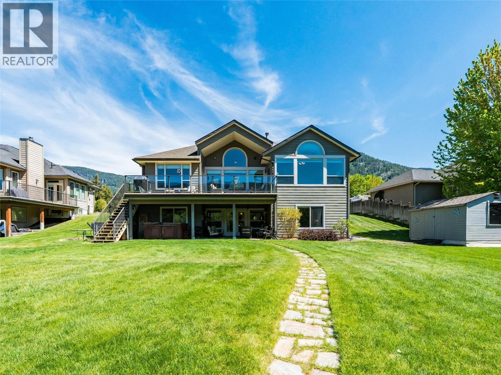 943 Riverview Place, Castlegar, BC - Outdoor With Deck Patio Veranda