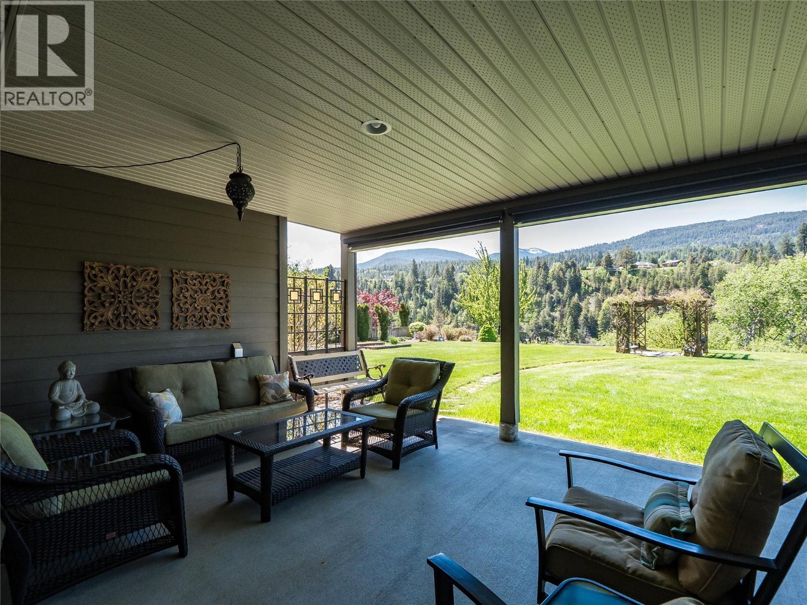943 Riverview Place, Castlegar, BC - Outdoor With Deck Patio Veranda With Exterior