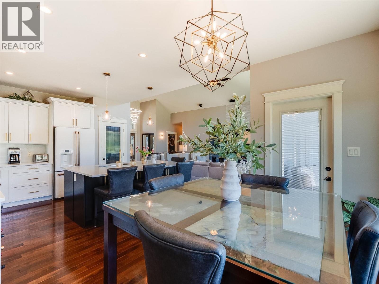 943 Riverview Place, Castlegar, BC - Indoor Photo Showing Dining Room