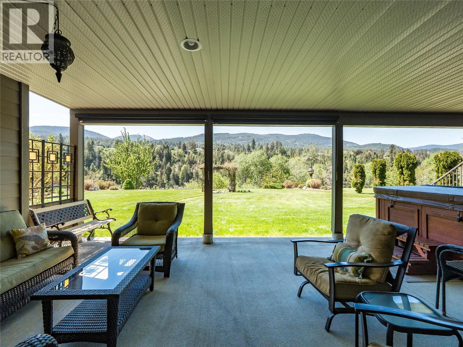 943 Riverview Place, Castlegar, BC - Outdoor With Deck Patio Veranda With Exterior