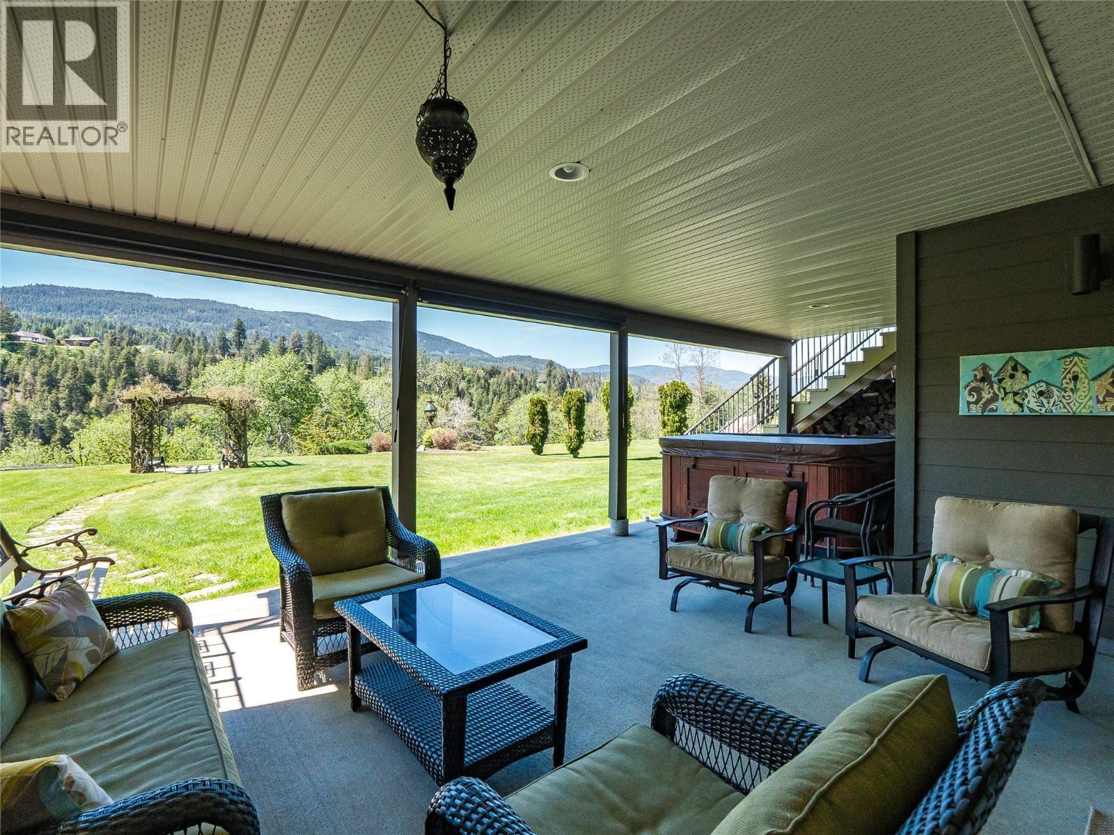 943 Riverview Place, Castlegar, BC - Outdoor With Deck Patio Veranda With Exterior