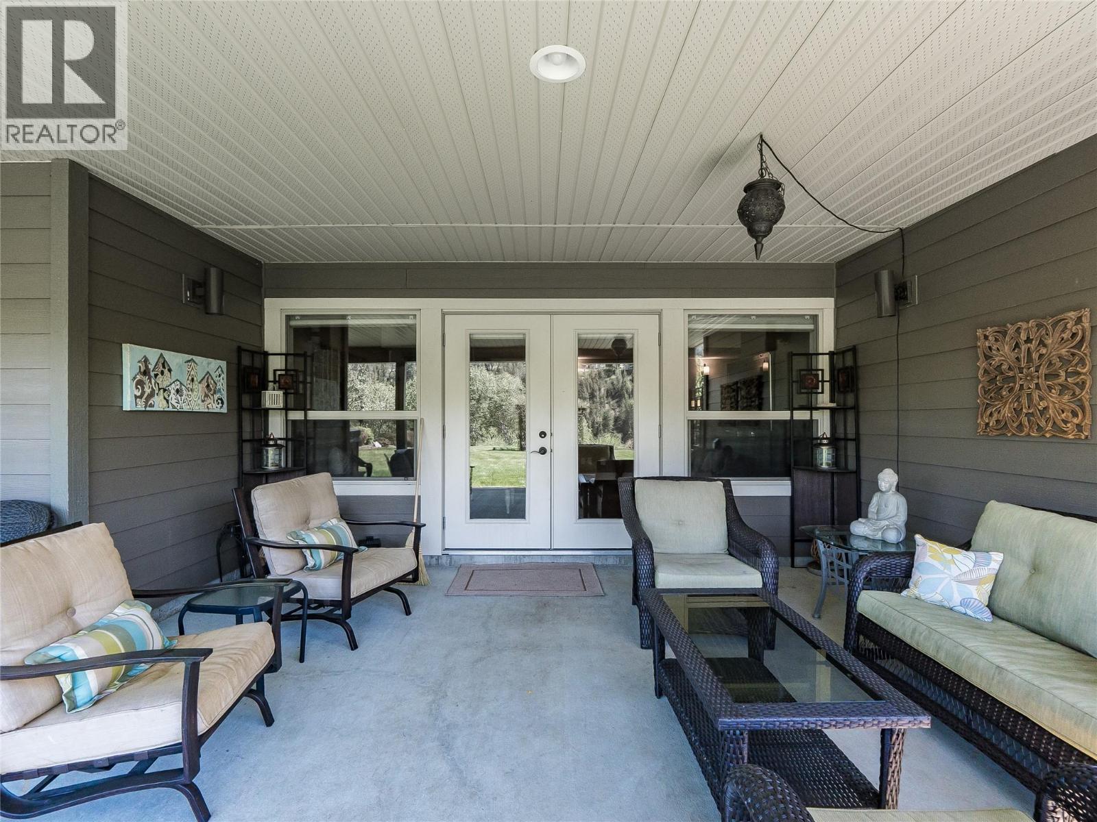 943 Riverview Place, Castlegar, BC - Outdoor With Deck Patio Veranda With Exterior