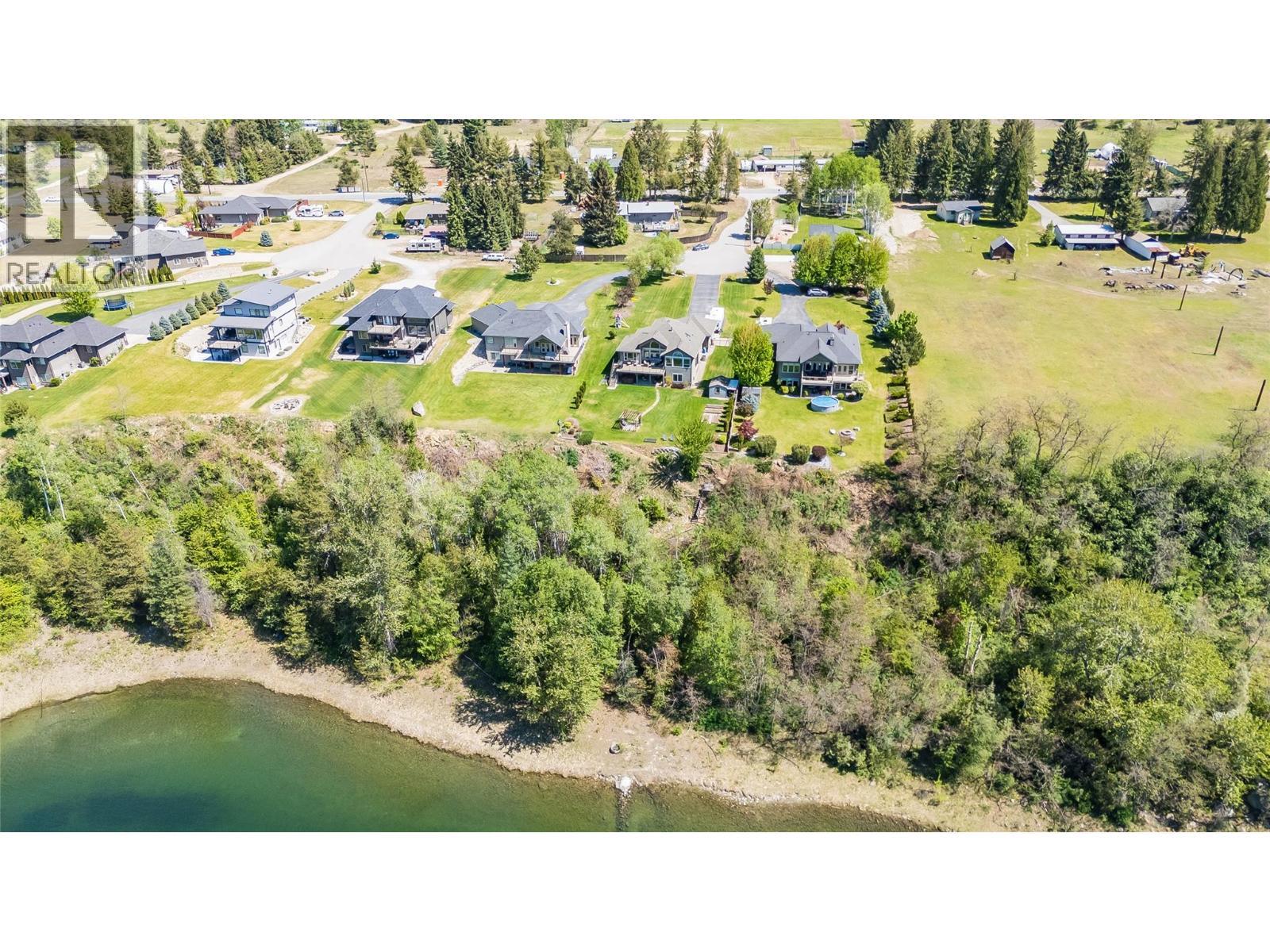 943 Riverview Place, Castlegar, BC - Outdoor With Body Of Water With View