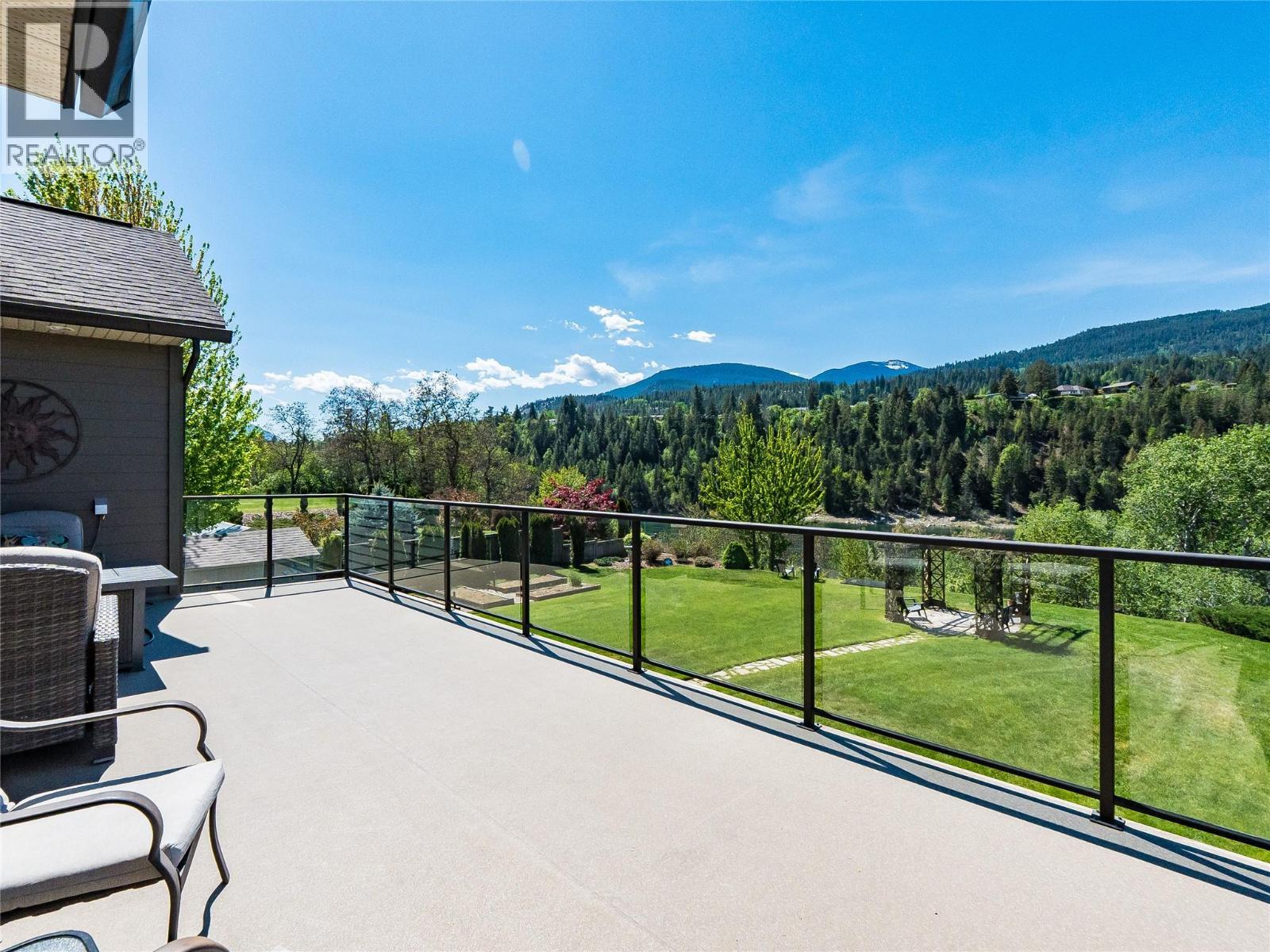 943 Riverview Place, Castlegar, BC - Outdoor With View