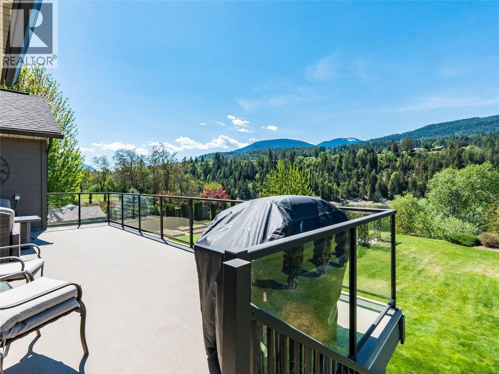 943 Riverview Place, Castlegar, BC - Outdoor