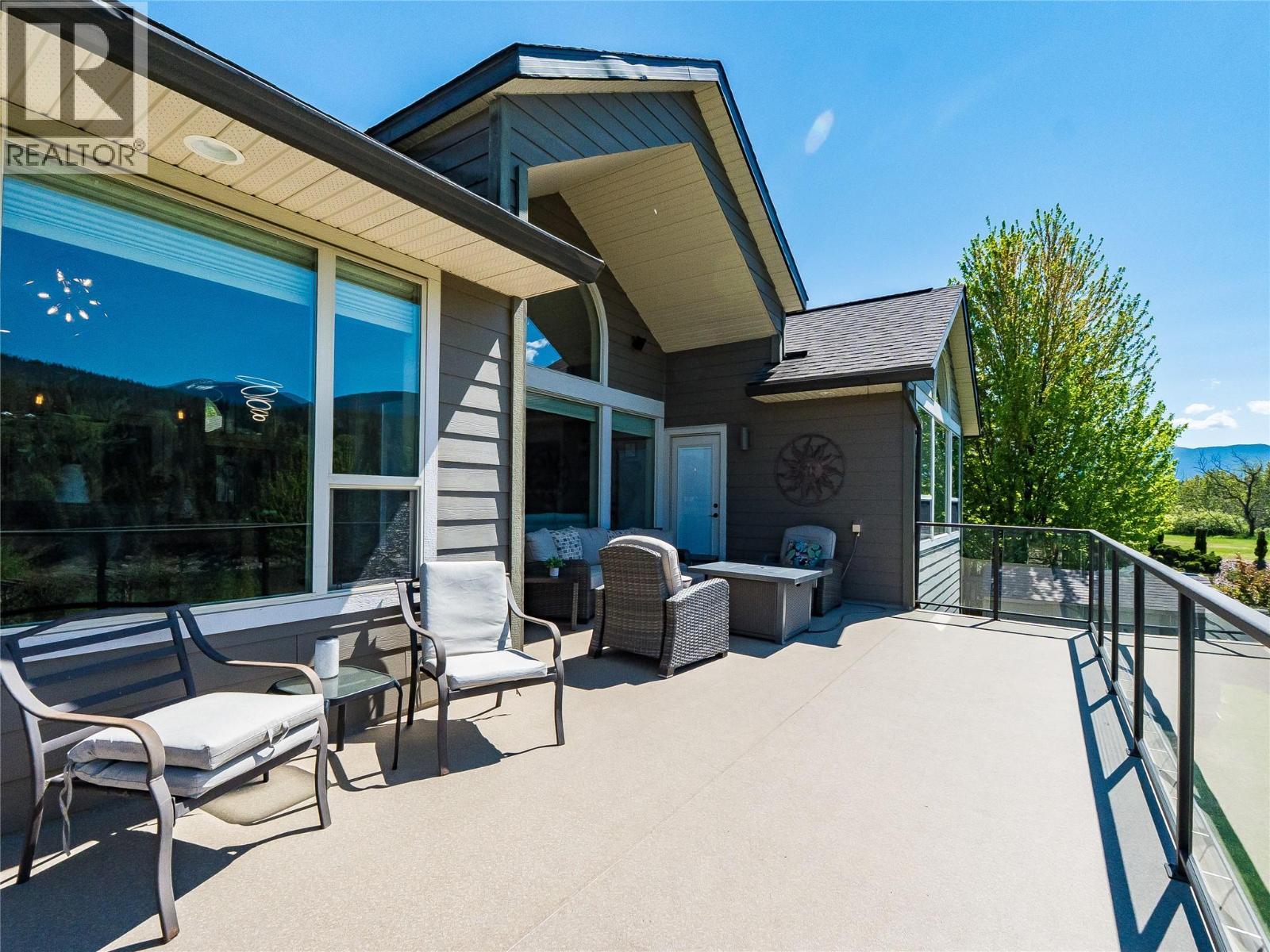 943 Riverview Place, Castlegar, BC - Outdoor With Deck Patio Veranda With Exterior