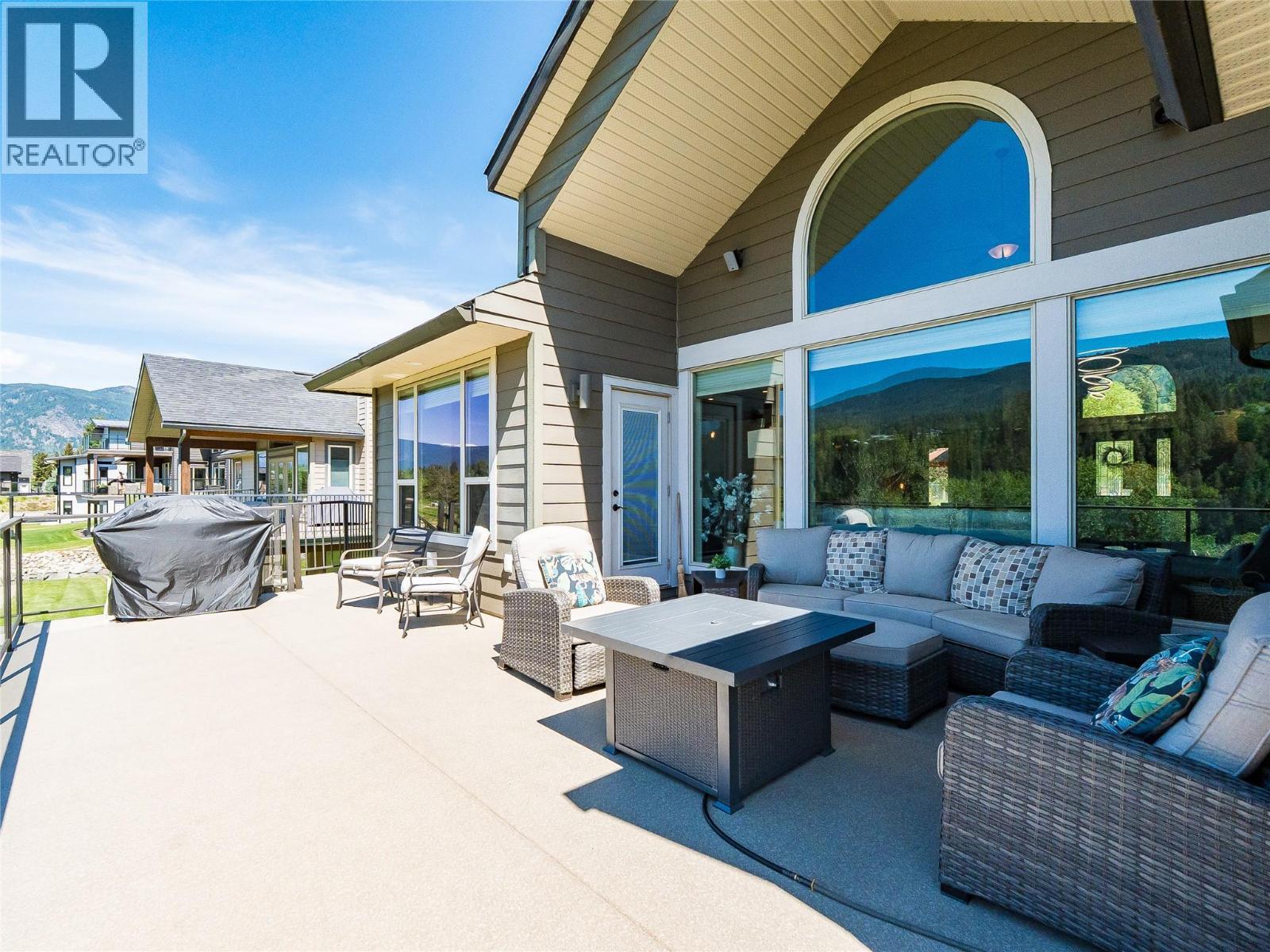 943 Riverview Place, Castlegar, BC - Outdoor With Deck Patio Veranda With Exterior