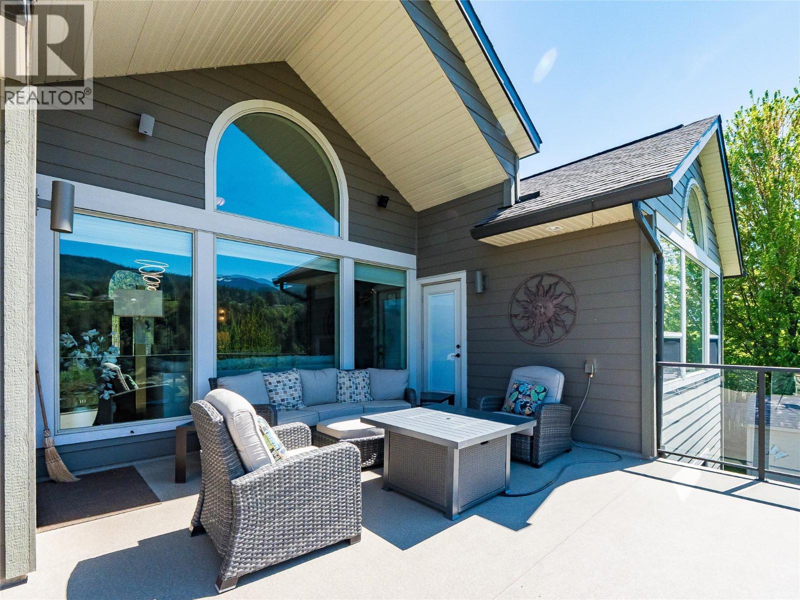 943 Riverview Place, Castlegar, BC - Outdoor With Deck Patio Veranda With Exterior