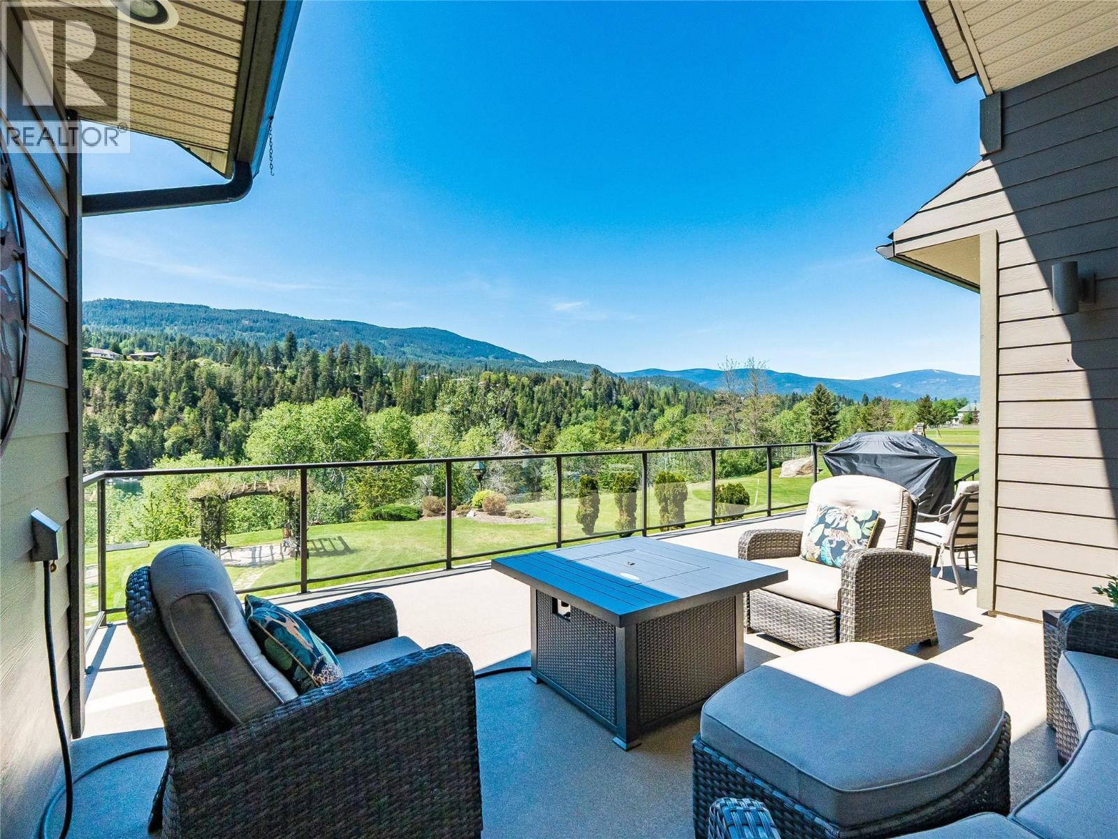 943 Riverview Place, Castlegar, BC - Outdoor With Deck Patio Veranda With Exterior