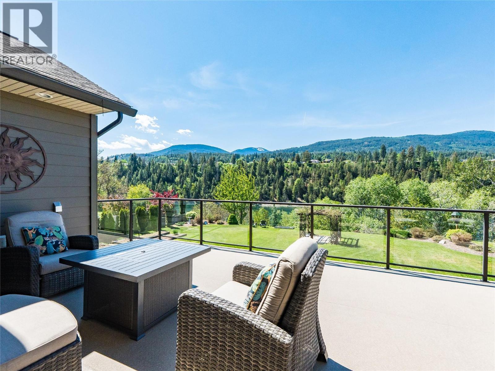 943 Riverview Place, Castlegar, BC - Outdoor With Deck Patio Veranda With Exterior