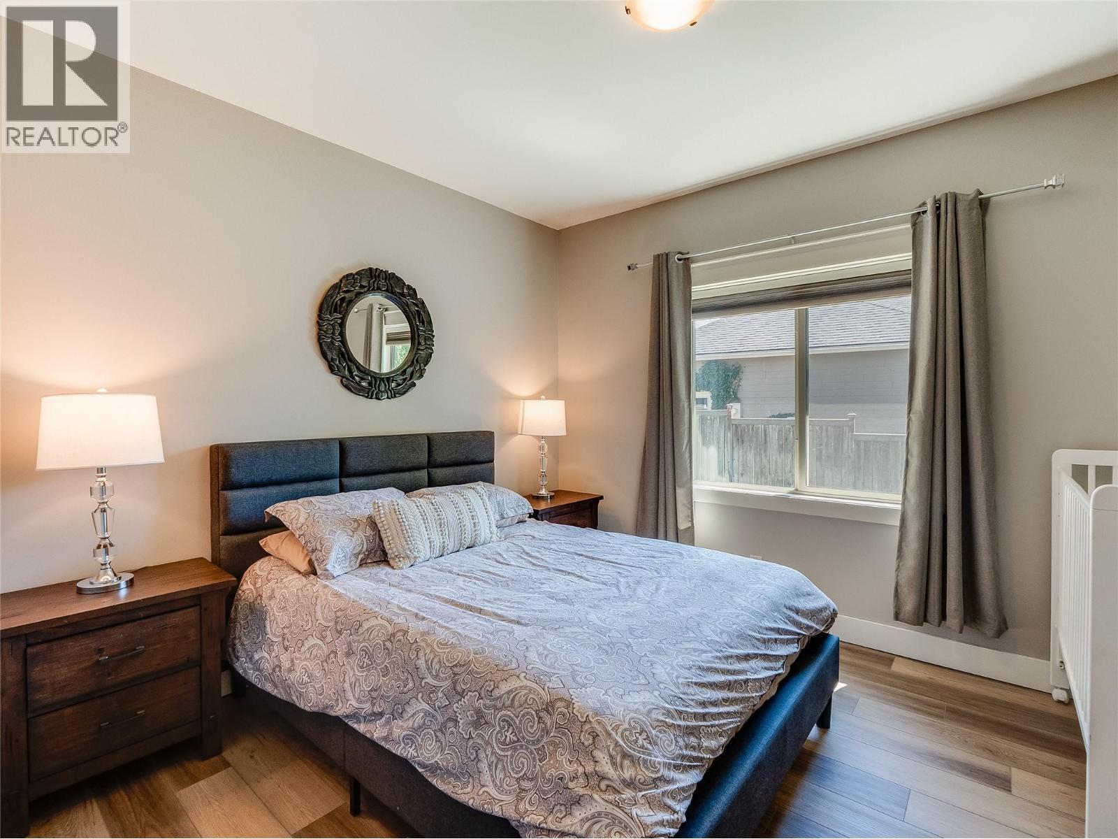 943 Riverview Place, Castlegar, BC - Indoor Photo Showing Bedroom