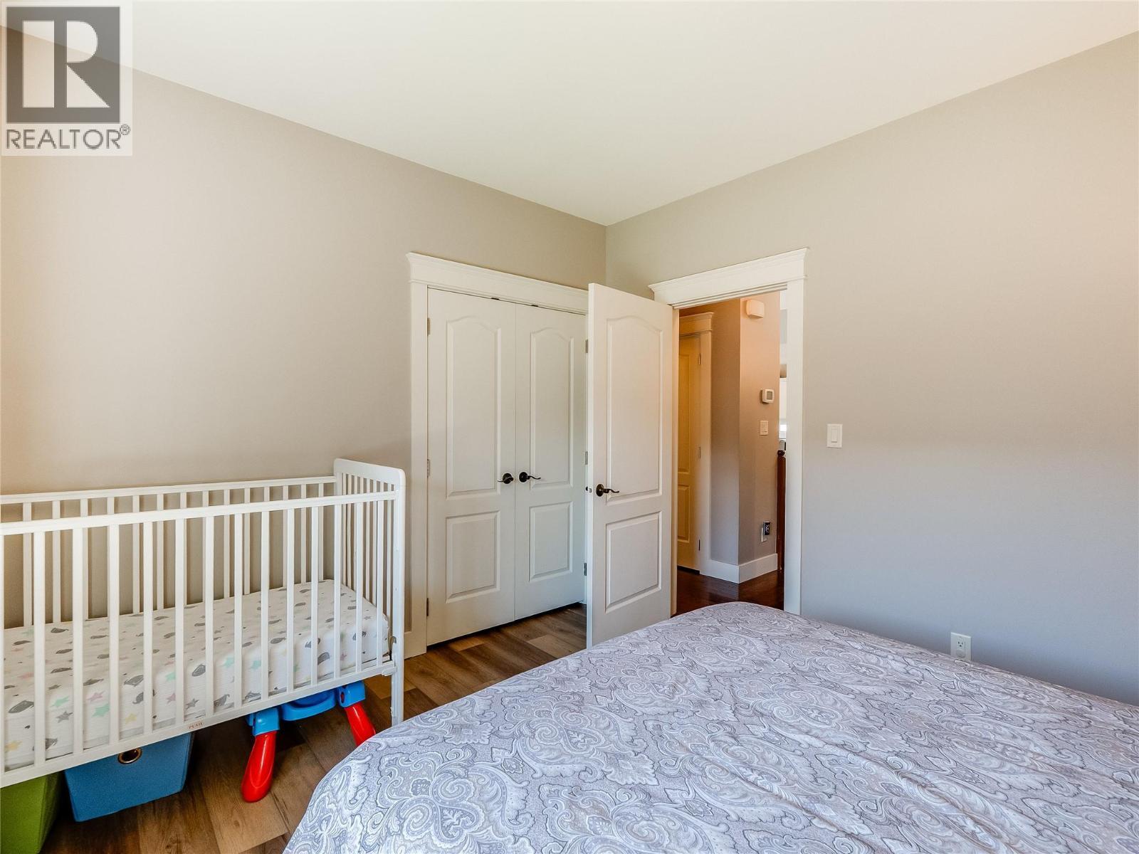 943 Riverview Place, Castlegar, BC - Indoor Photo Showing Bedroom