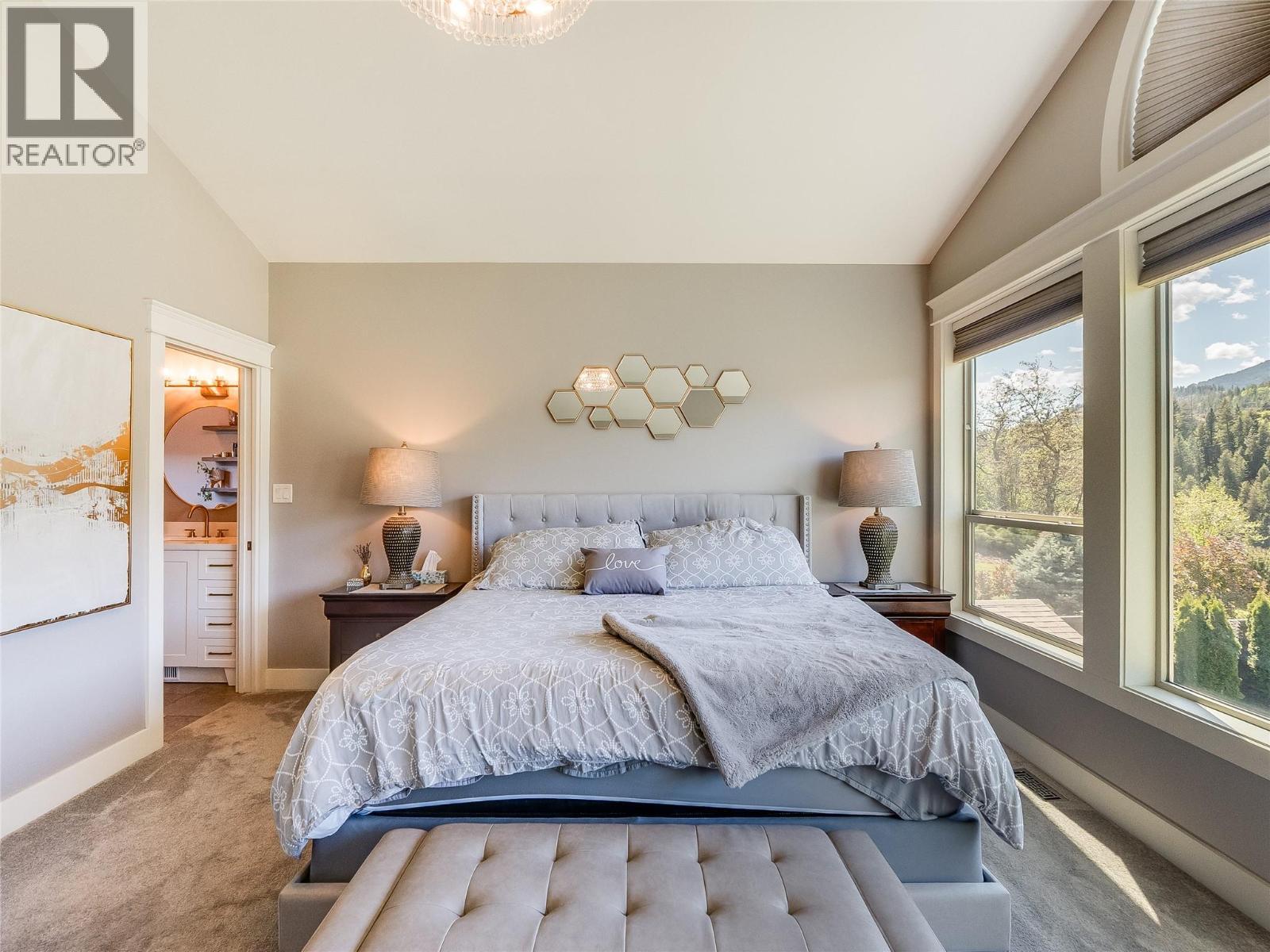943 Riverview Place, Castlegar, BC - Indoor Photo Showing Bedroom