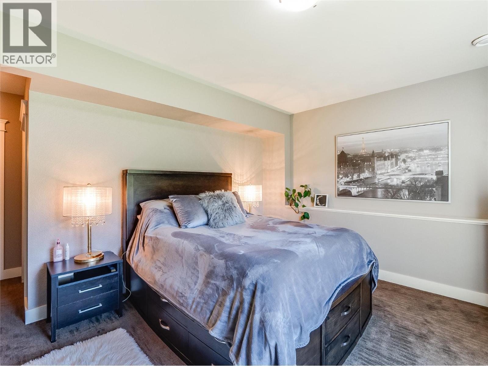 943 Riverview Place, Castlegar, BC - Indoor Photo Showing Bedroom