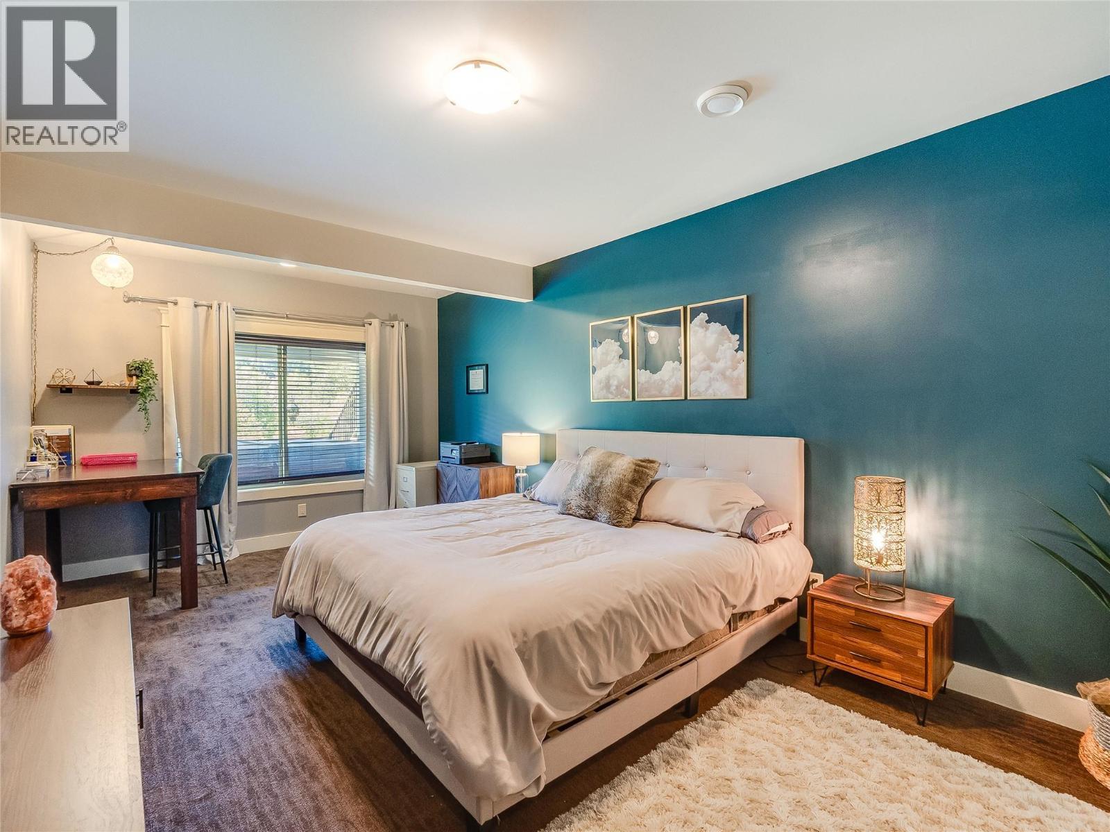 943 Riverview Place, Castlegar, BC - Indoor Photo Showing Bedroom
