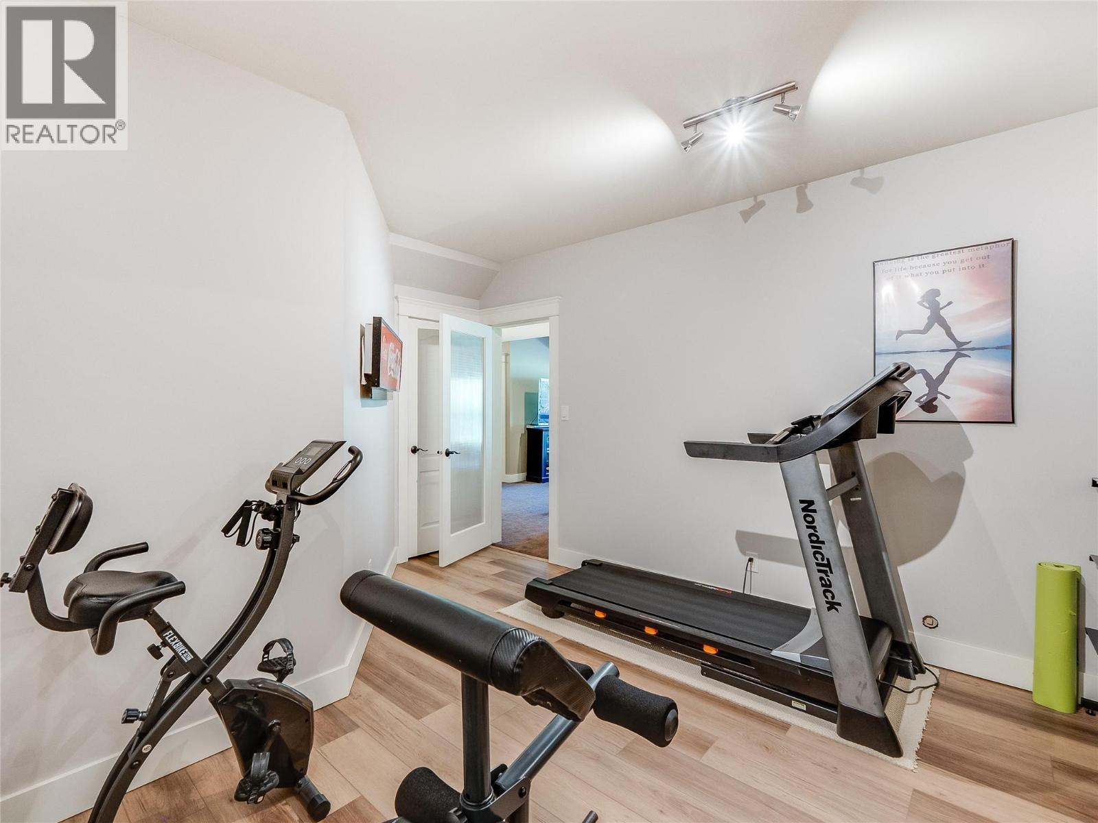 943 Riverview Place, Castlegar, BC - Indoor Photo Showing Gym Room