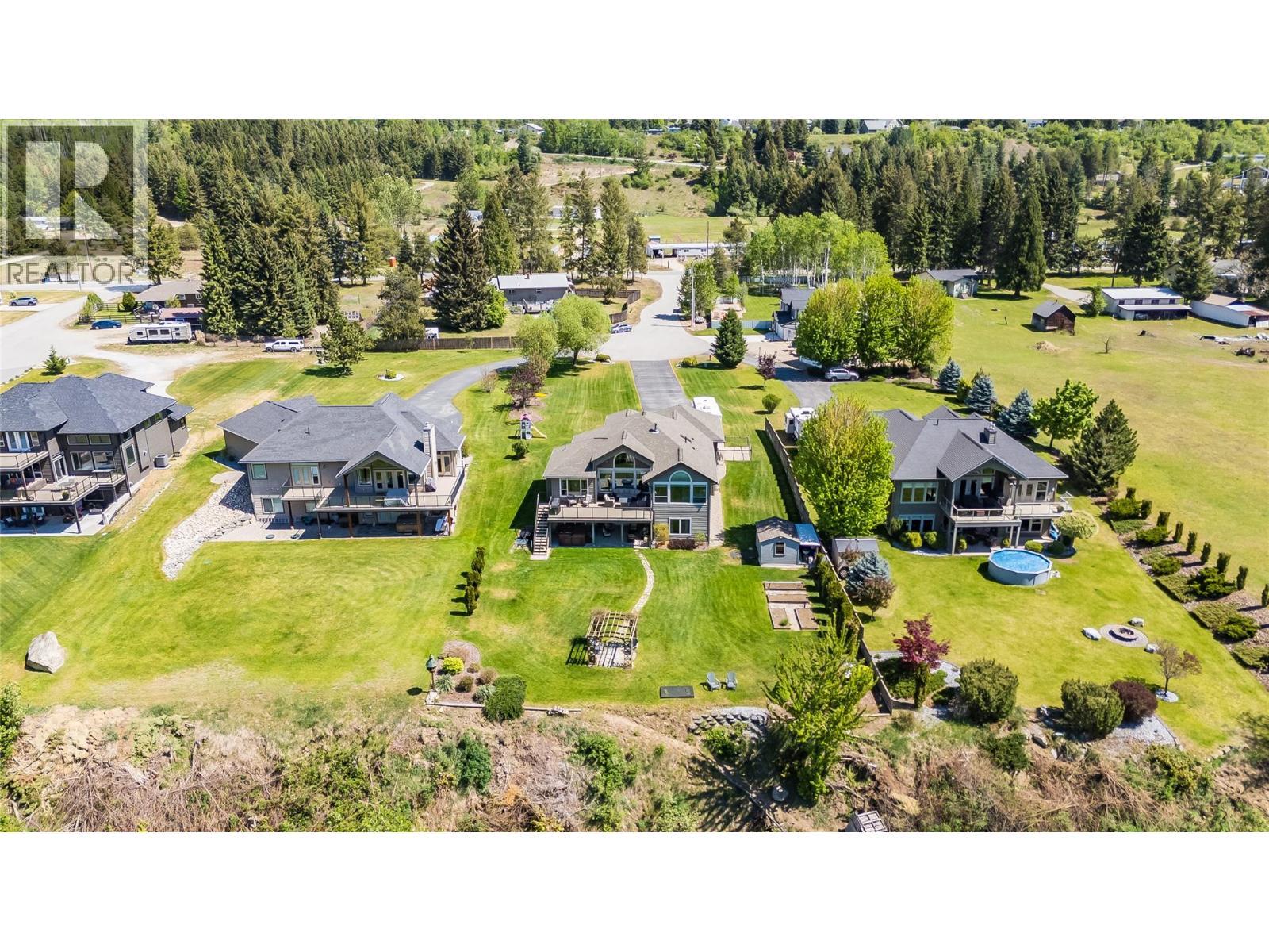 943 Riverview Place, Castlegar, BC - Outdoor With View