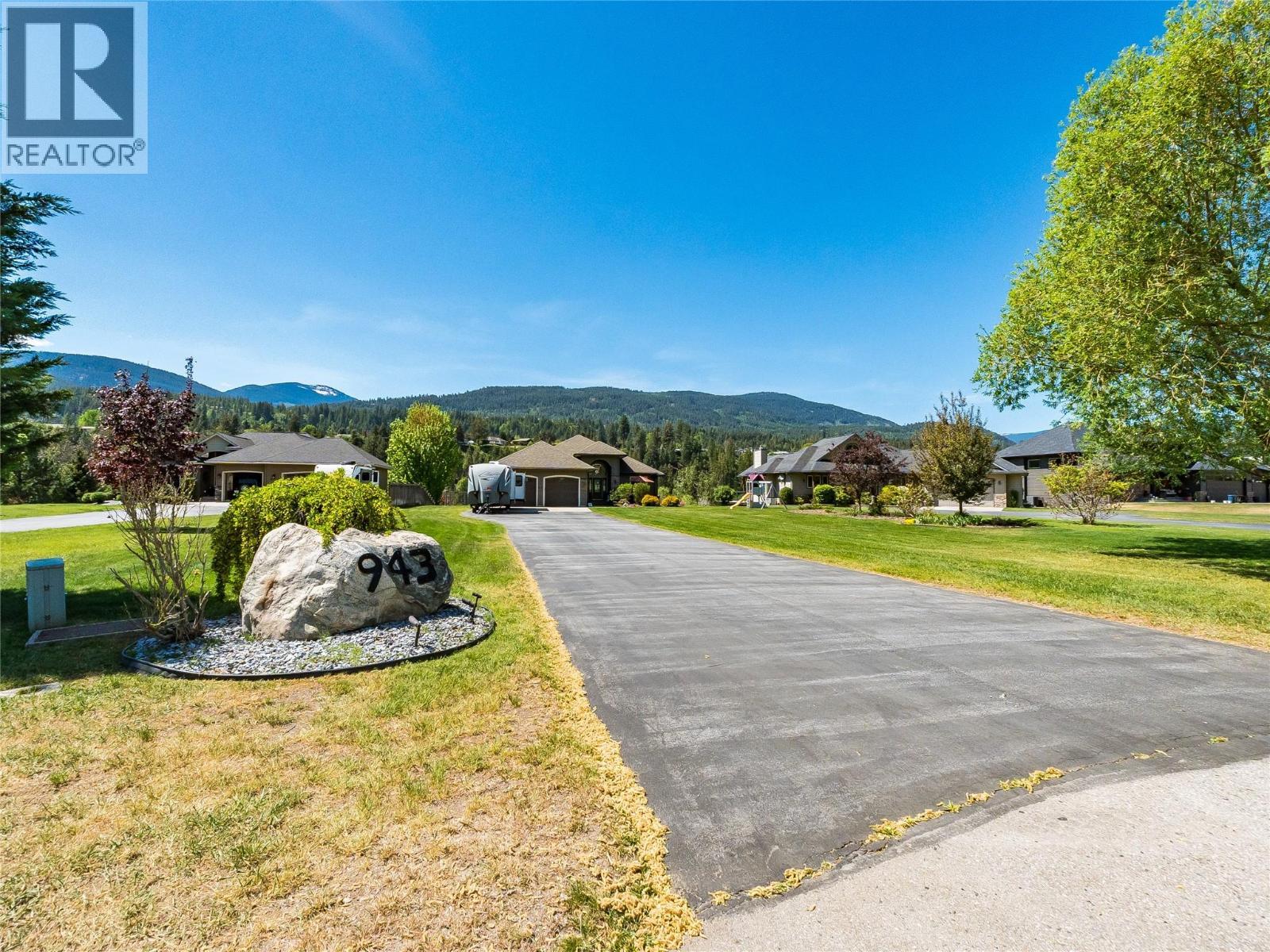 943 Riverview Place, Castlegar, BC - Outdoor With View