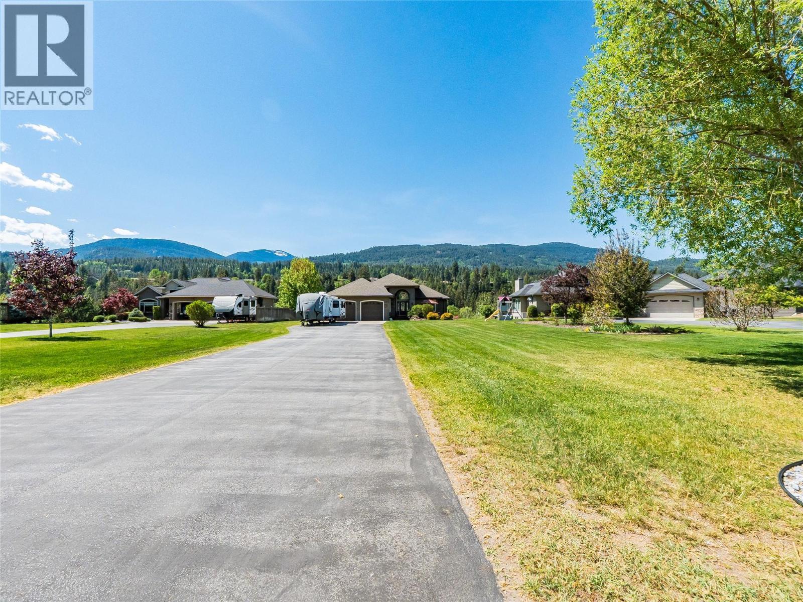943 Riverview Place, Castlegar, BC - Outdoor With View
